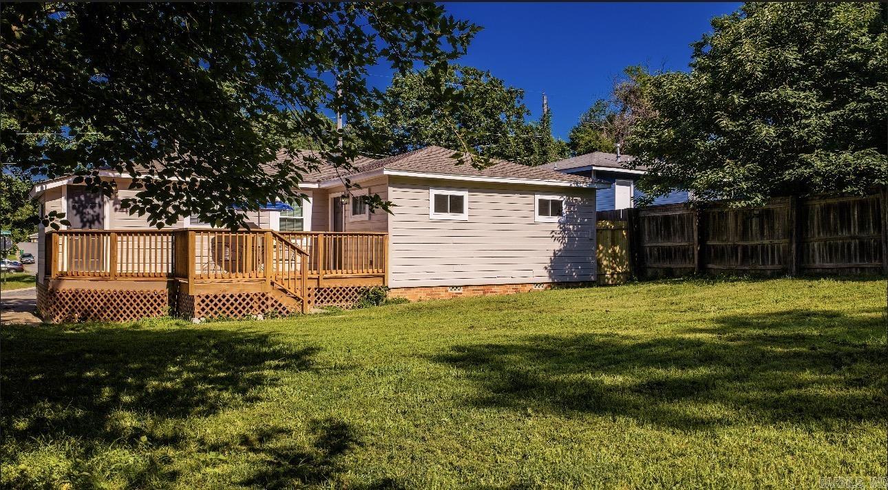 4300 N Cypress Property Photo 4