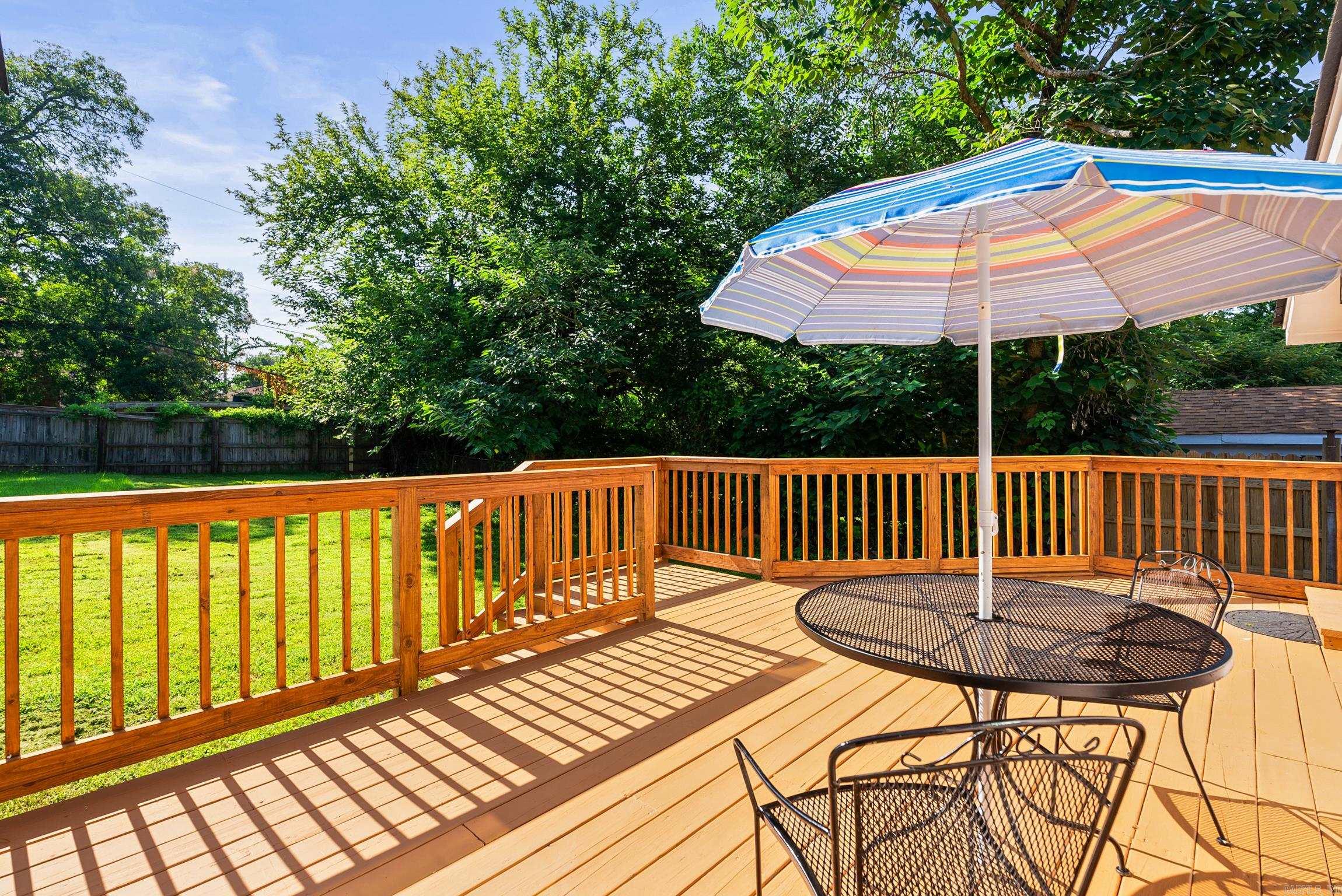 4300 N Cypress Property Photo 7