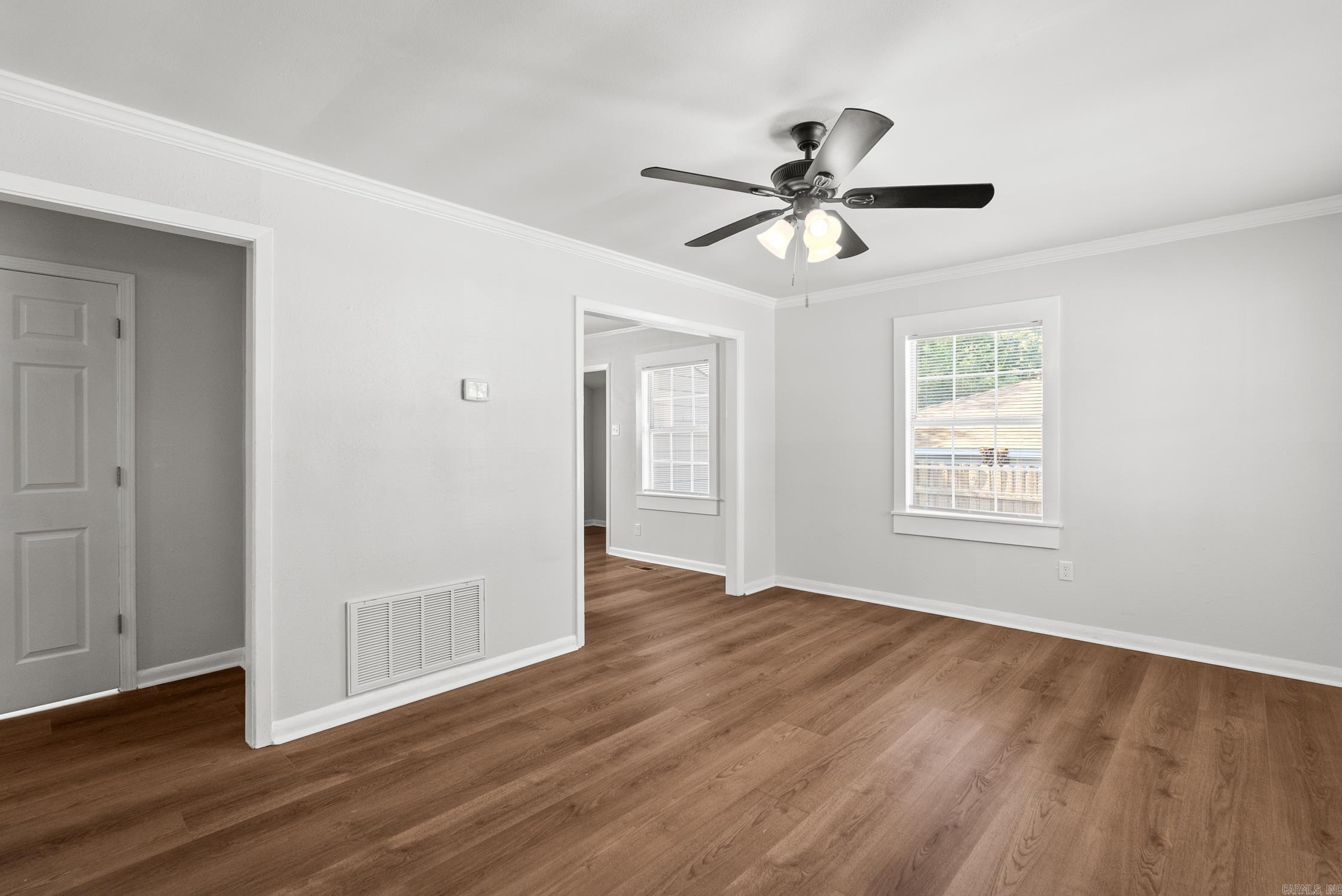4300 N Cypress Property Photo 9