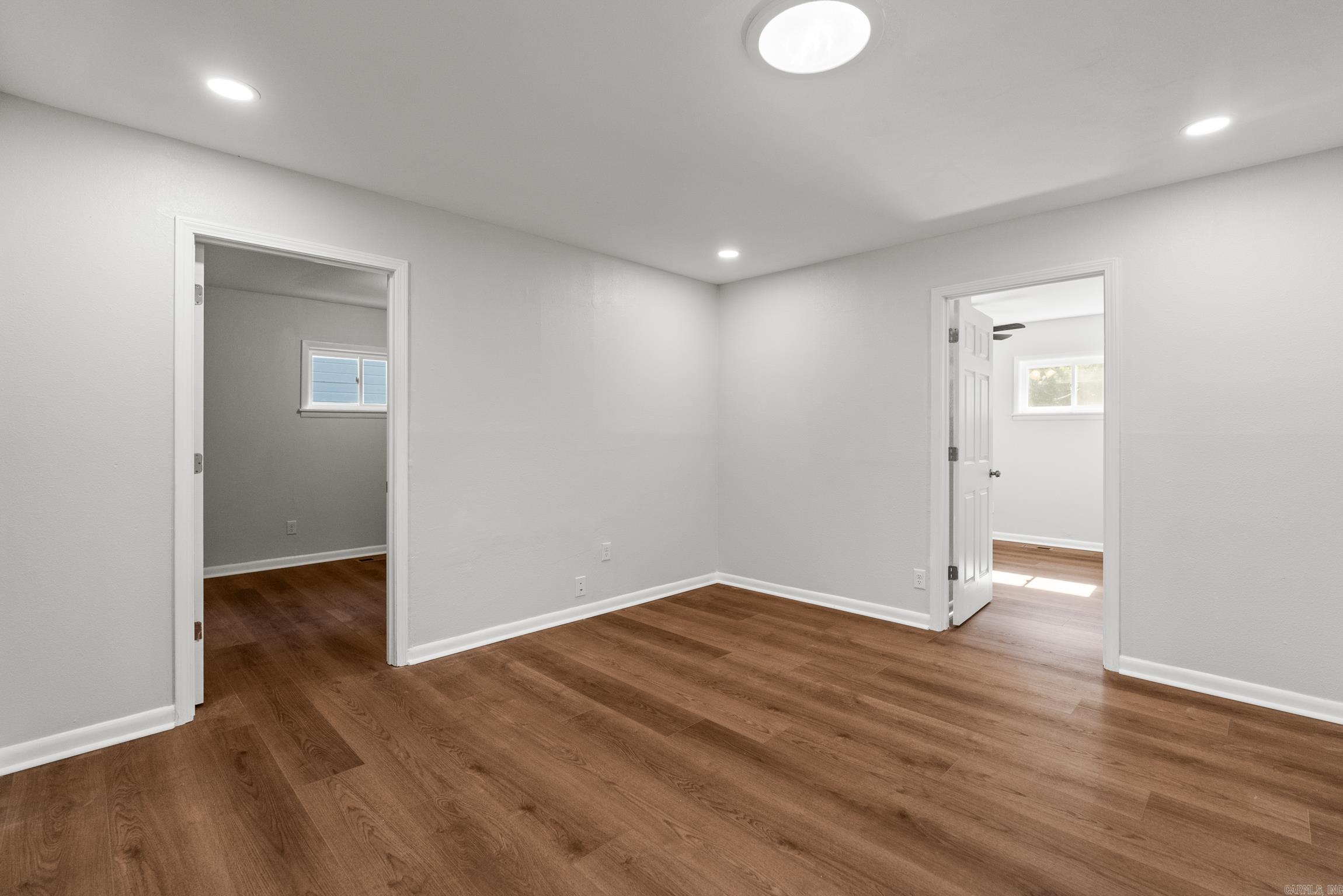 4300 N Cypress Property Photo 18