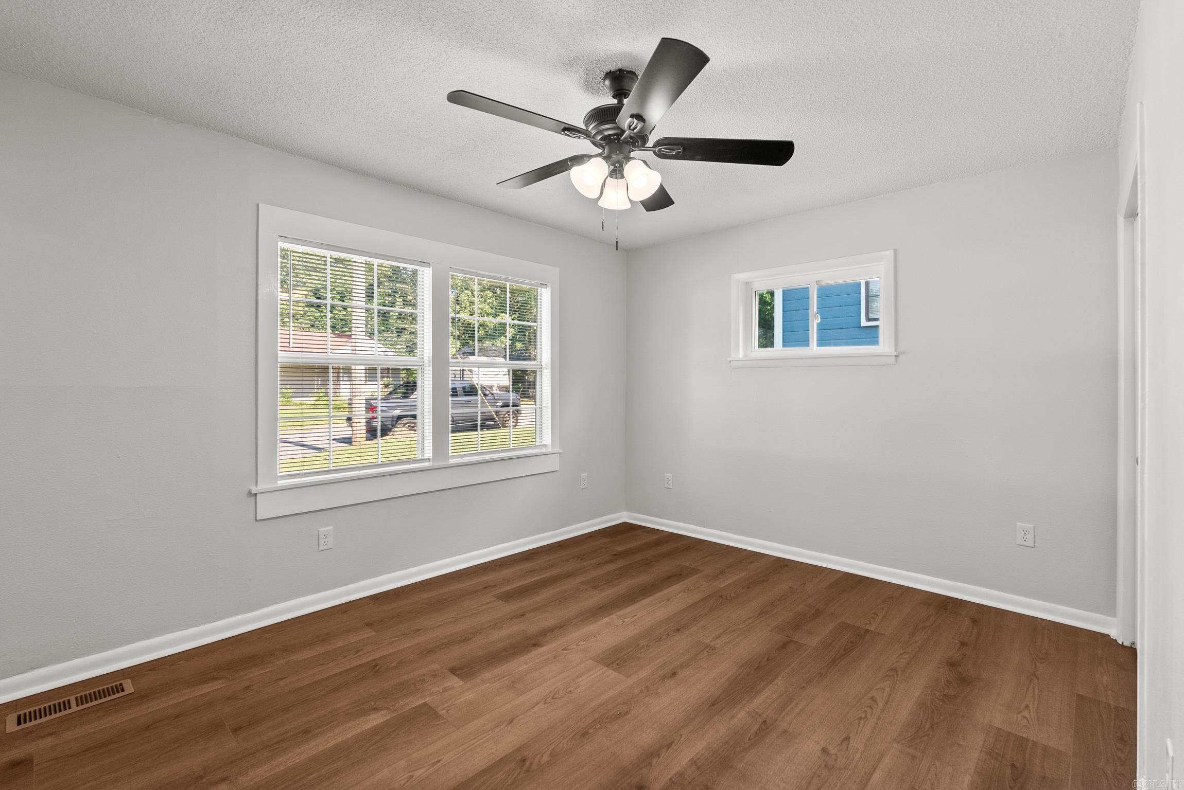 4300 N Cypress Property Photo 24