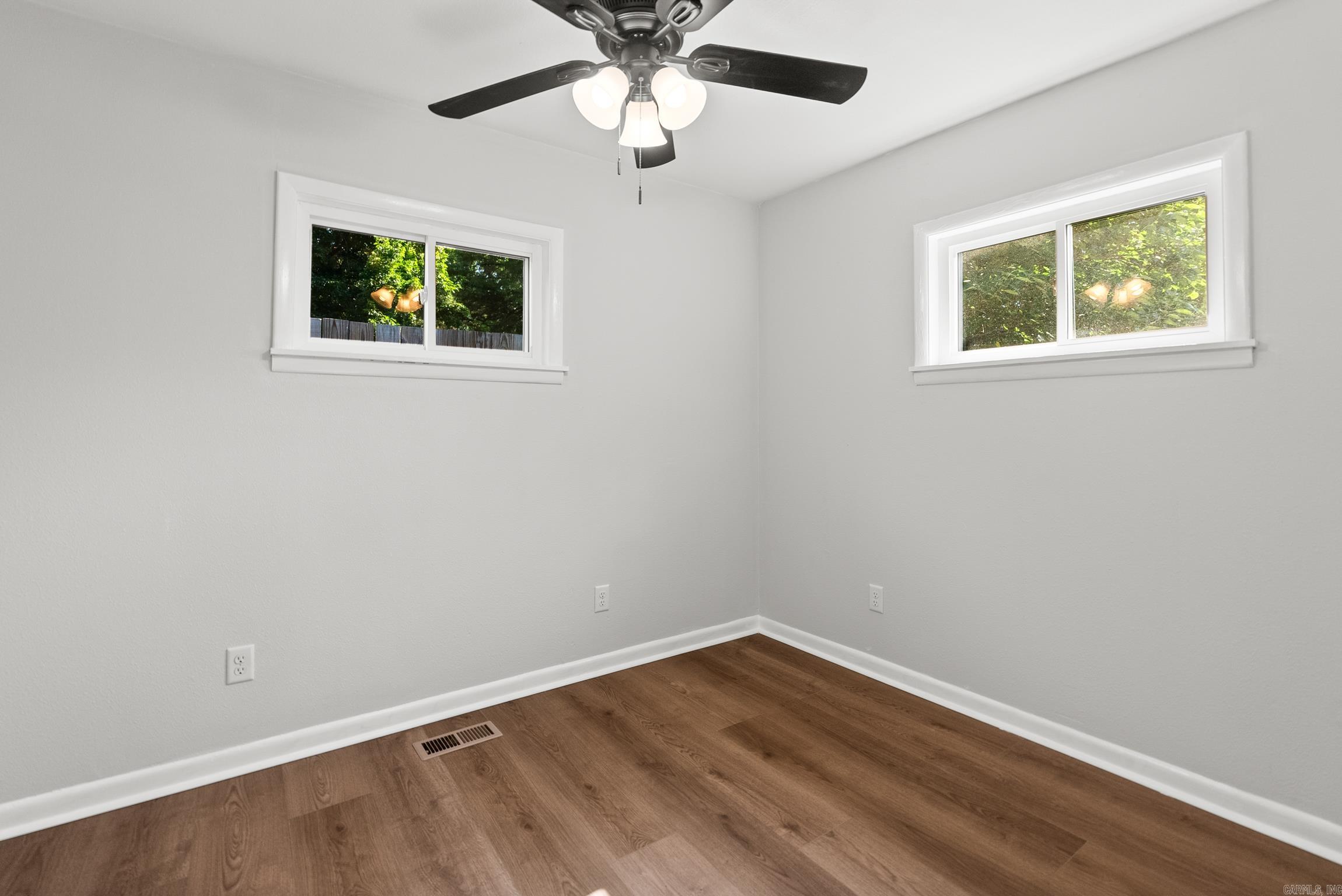 4300 N Cypress Property Photo 32