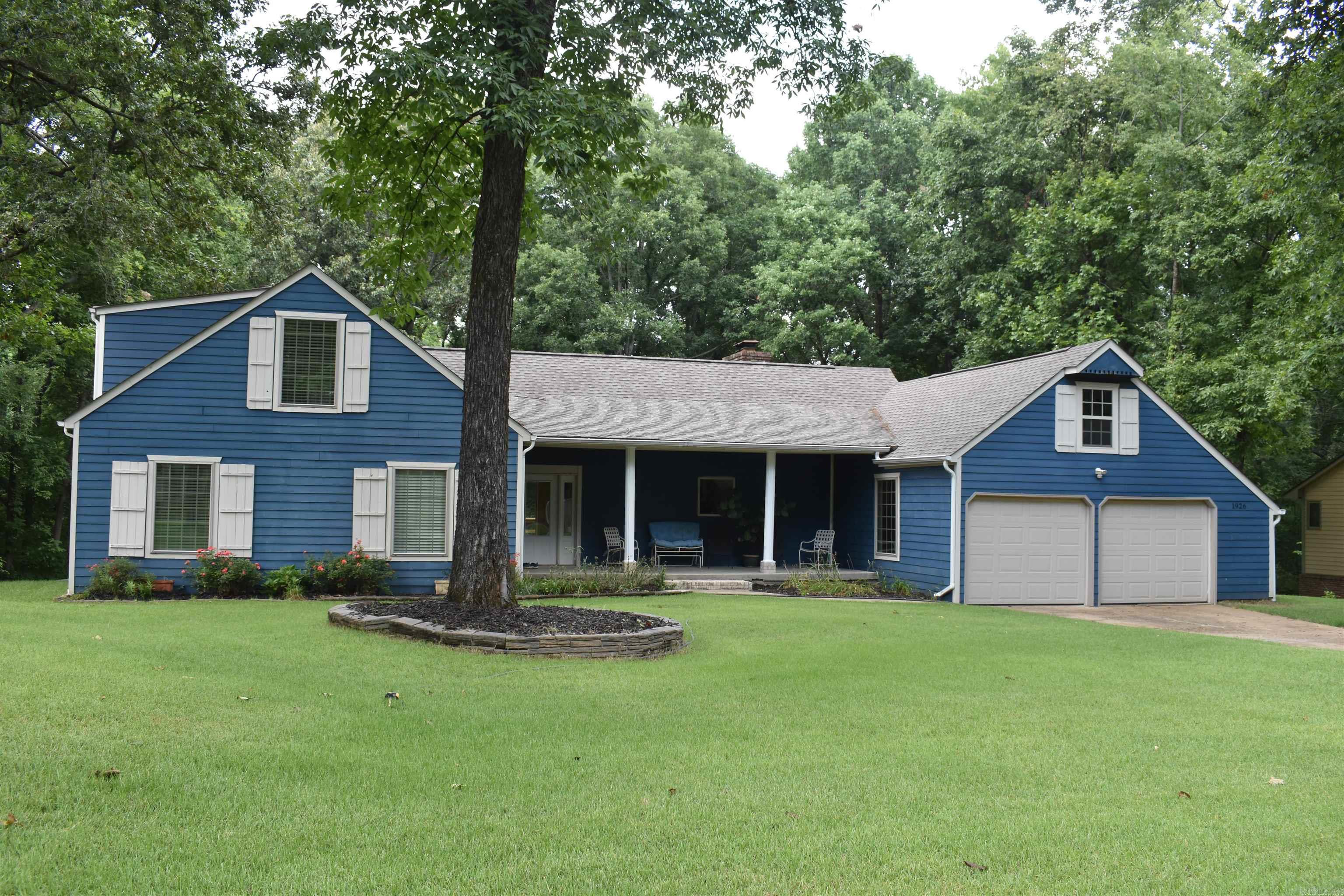 1926 Paula Drive Property Photo 1