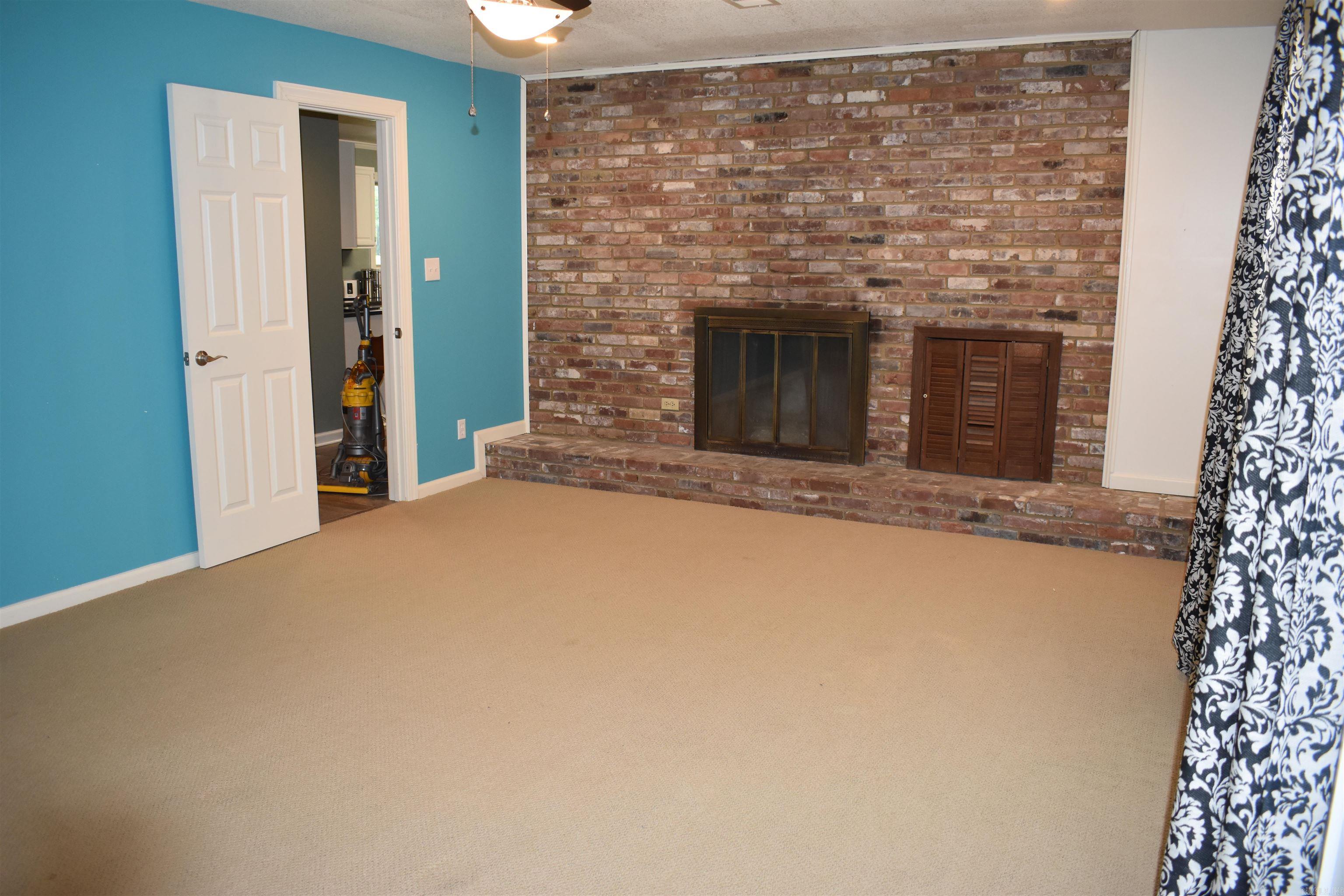1926 Paula Drive Property Photo 13