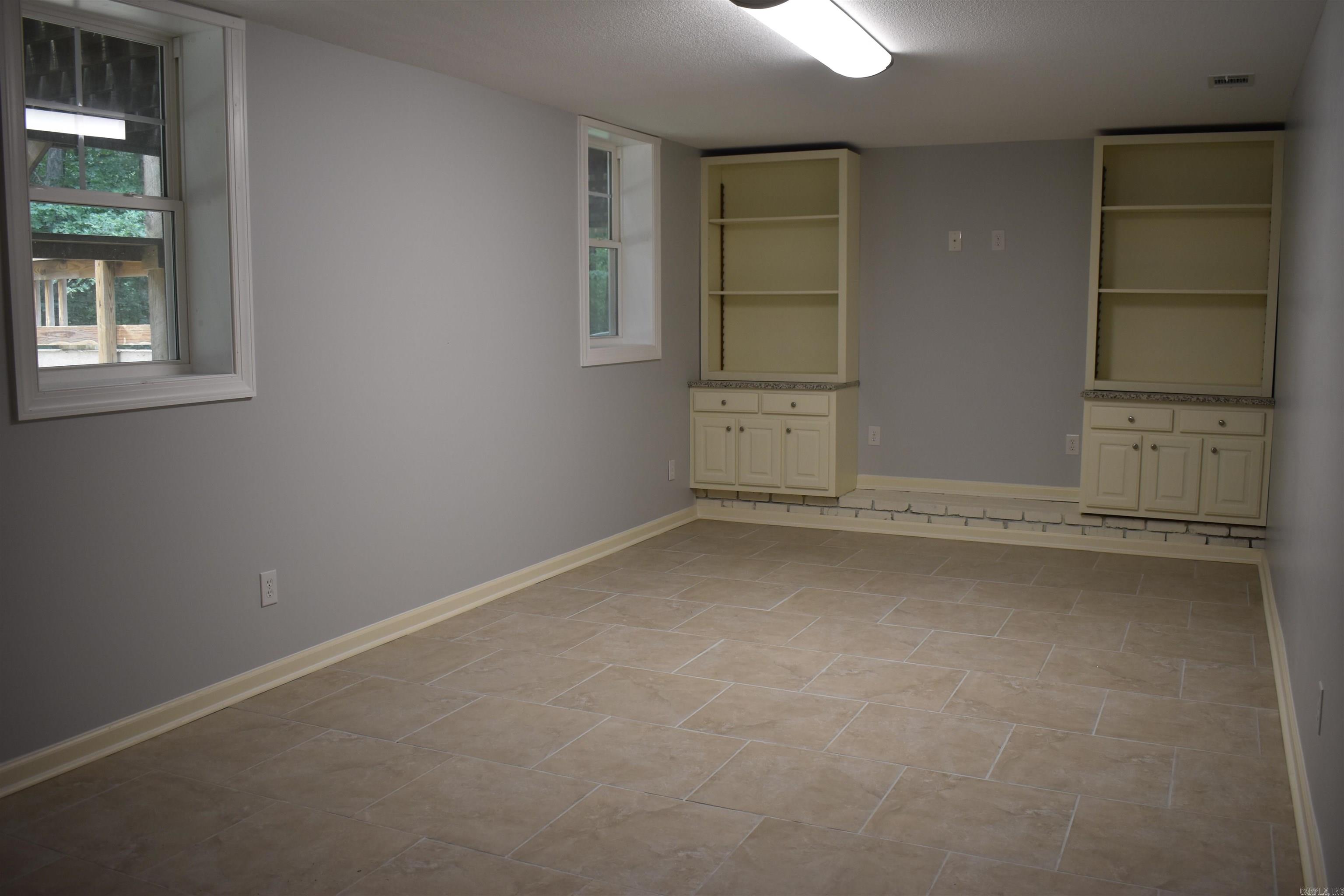 1926 Paula Drive Property Photo 14