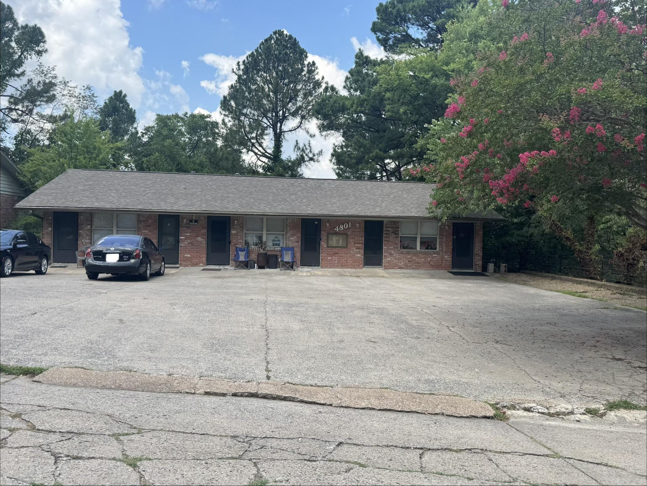 4713-4801 Hickory Property Photo 2