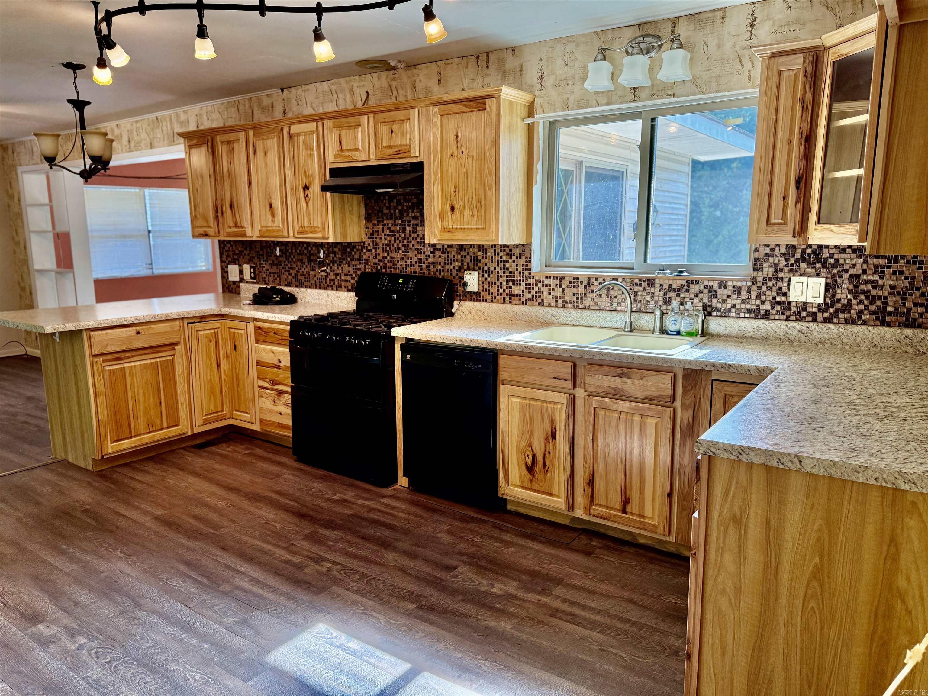 428 Morton Street Property Photo 4