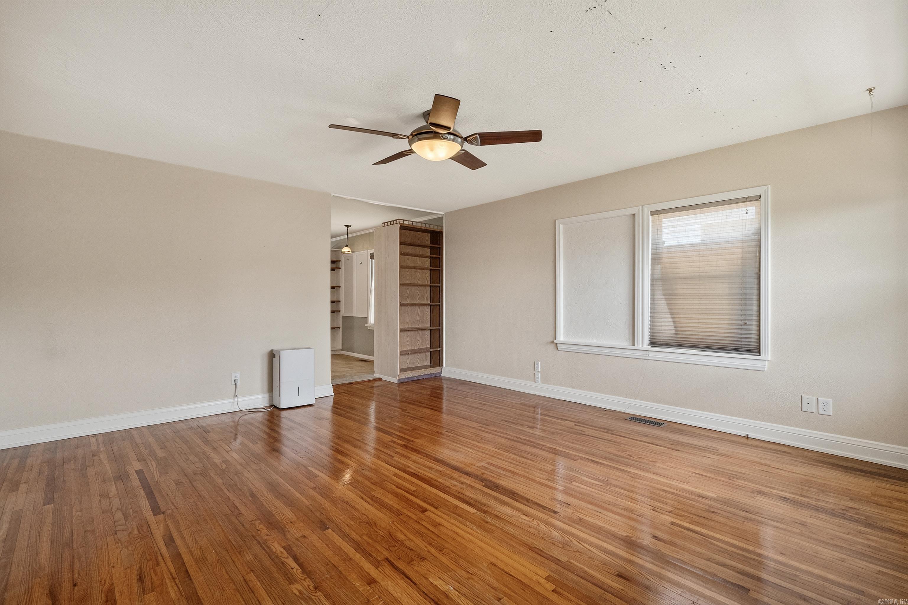 404 Summer Property Photo 2