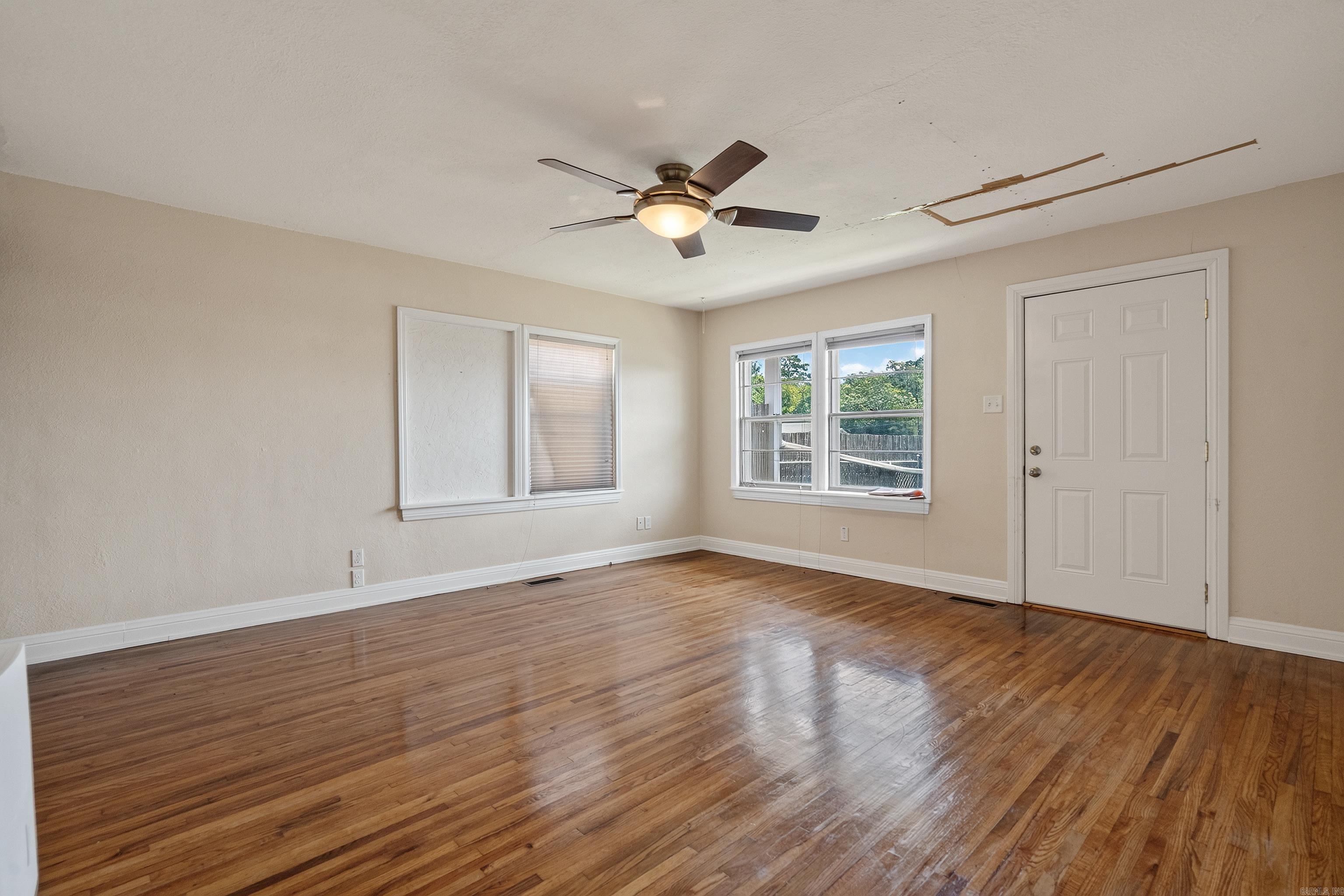 404 Summer Property Photo 3