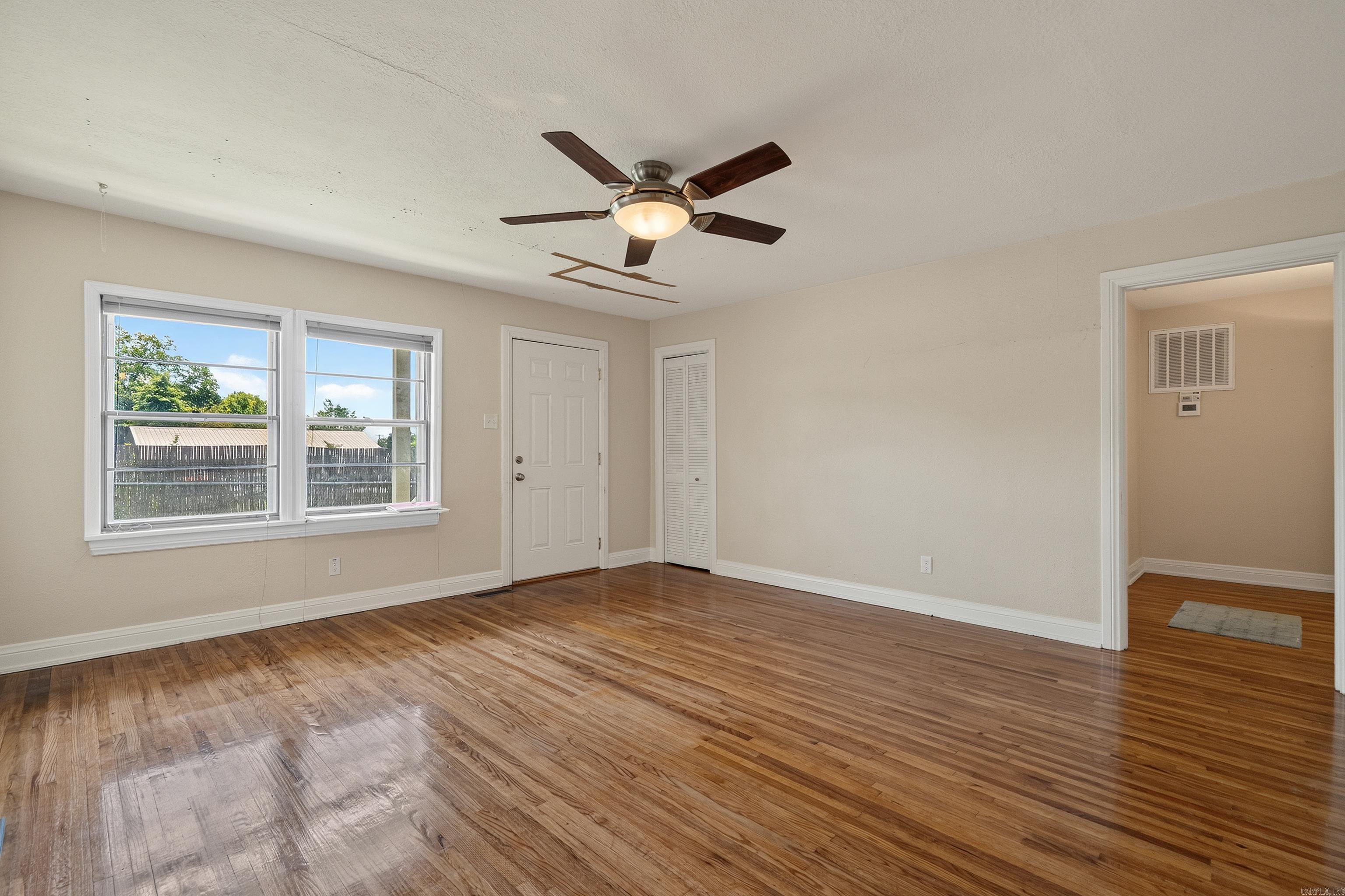 404 Summer Property Photo 4