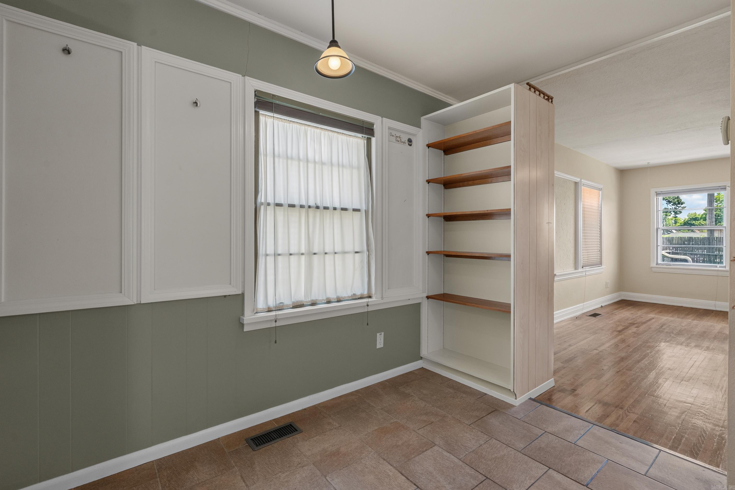 404 Summer Property Photo 6