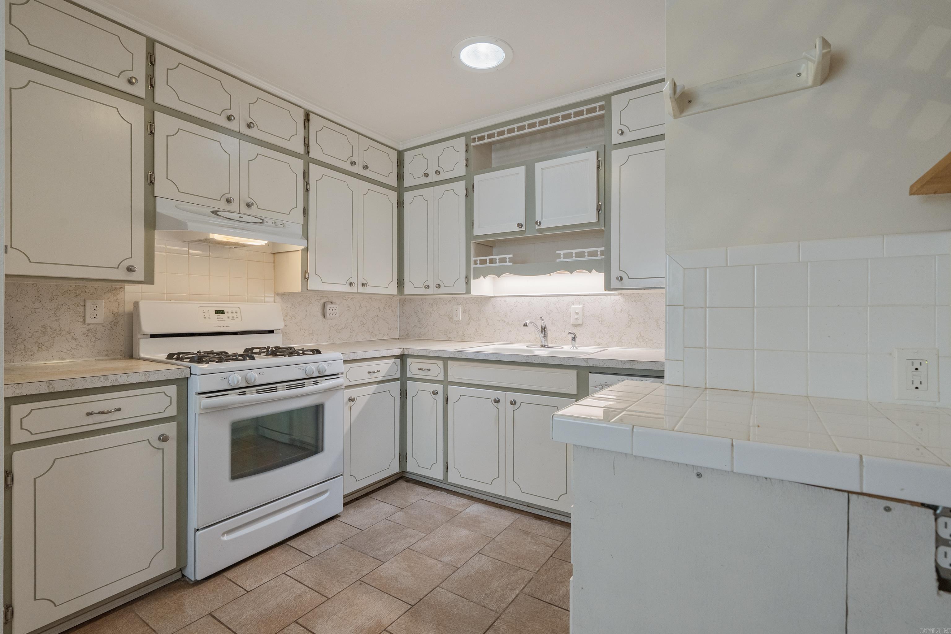 404 Summer Property Photo 7