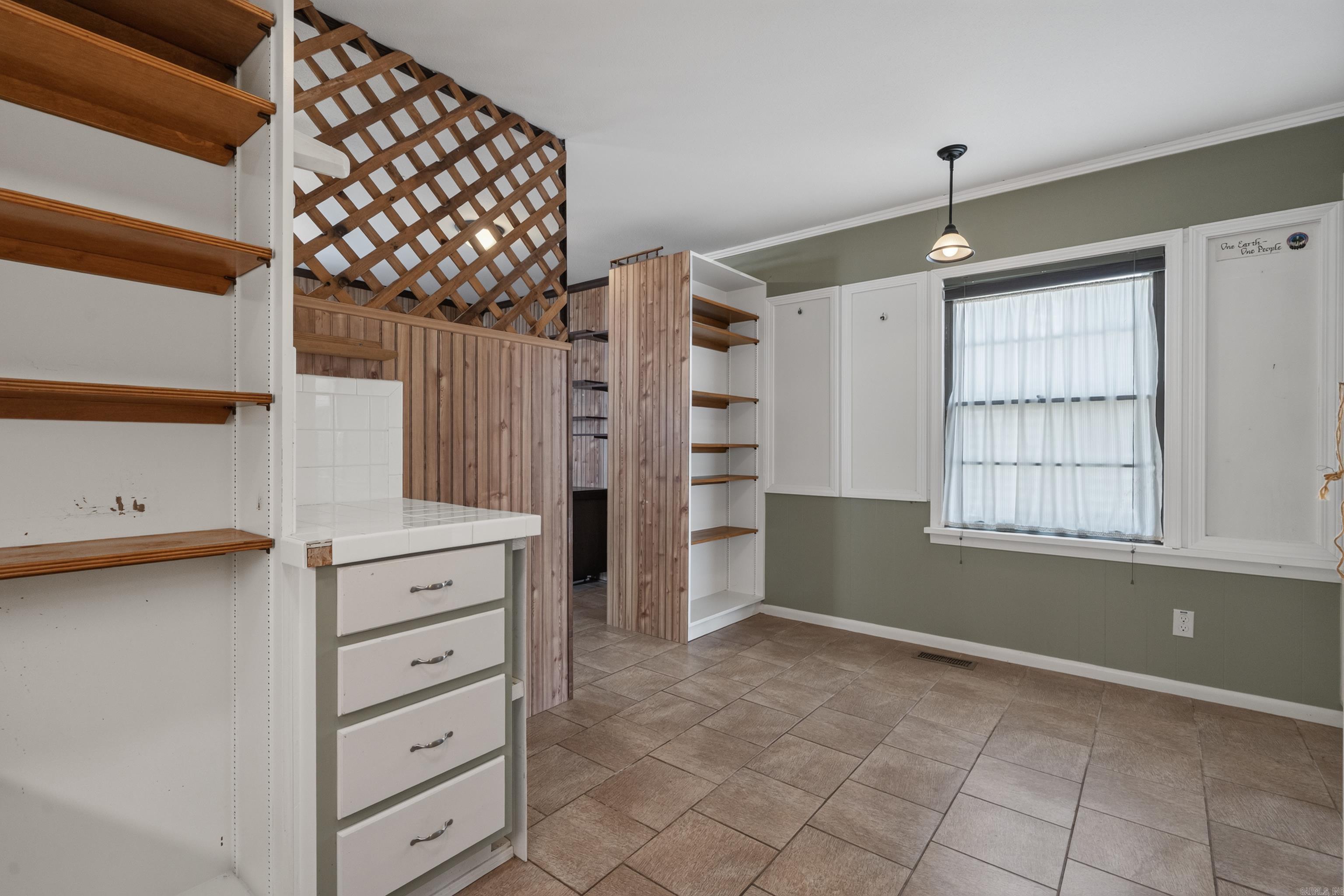 404 Summer Property Photo 8