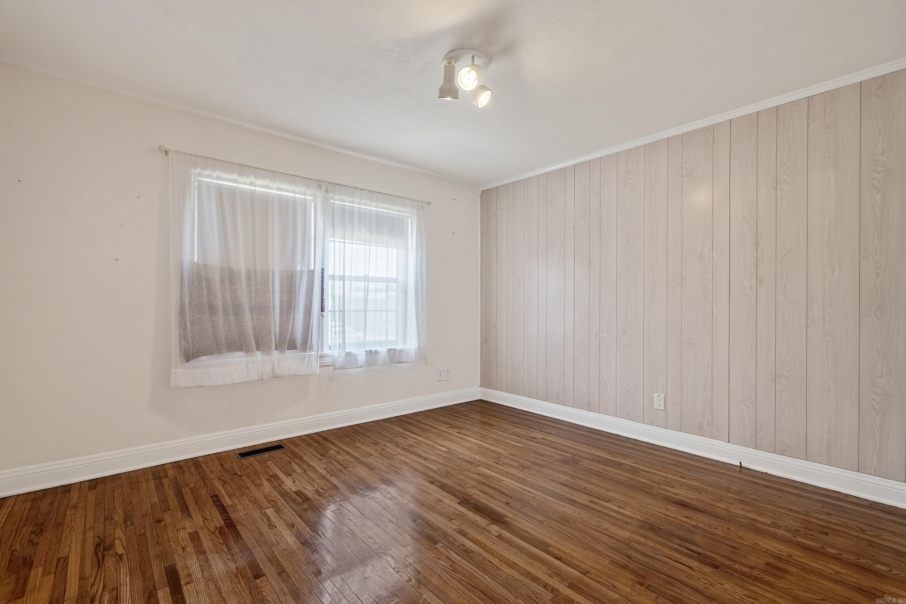 404 Summer Property Photo 12