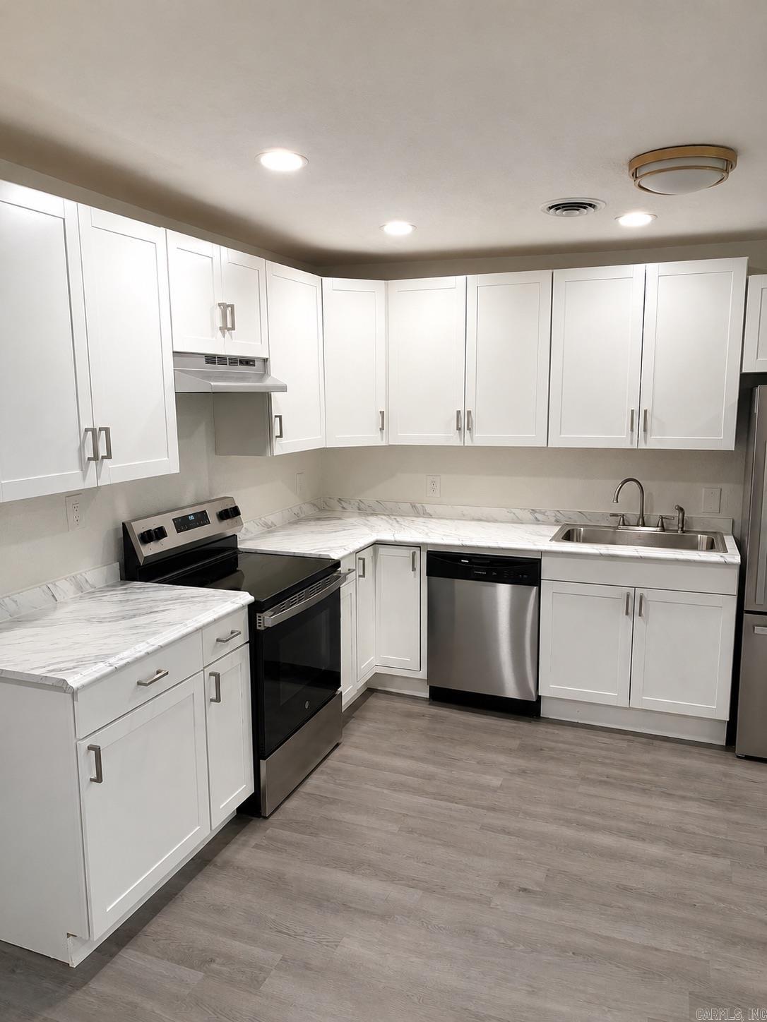 100 Riley Street Property Photo 3