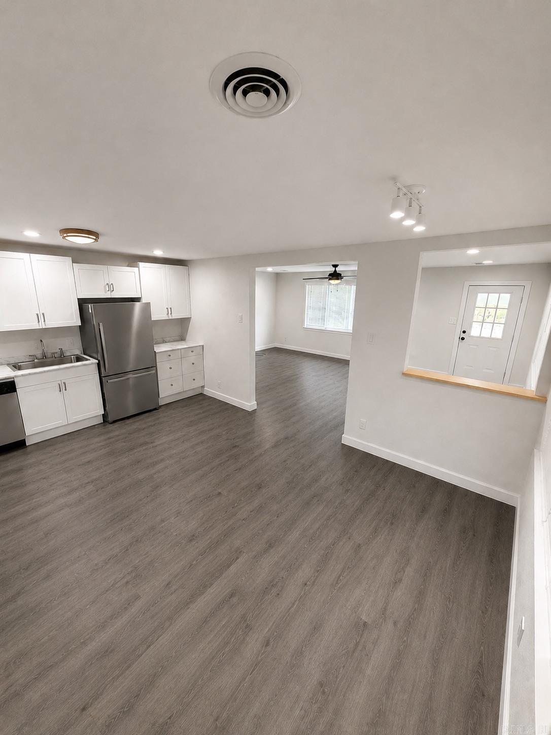 100 Riley Street Property Photo 8