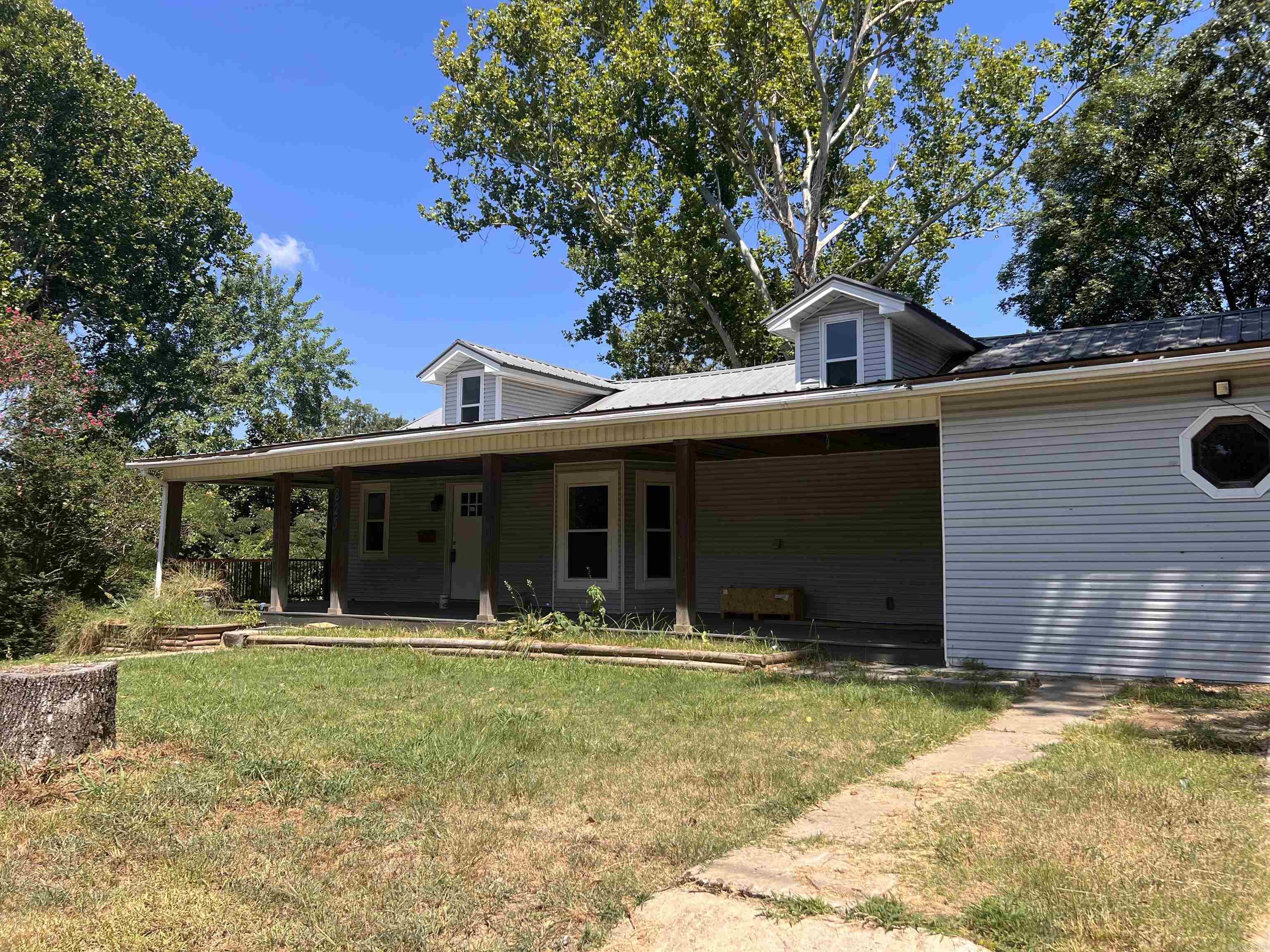 825 Evans Drive Property Photo 2