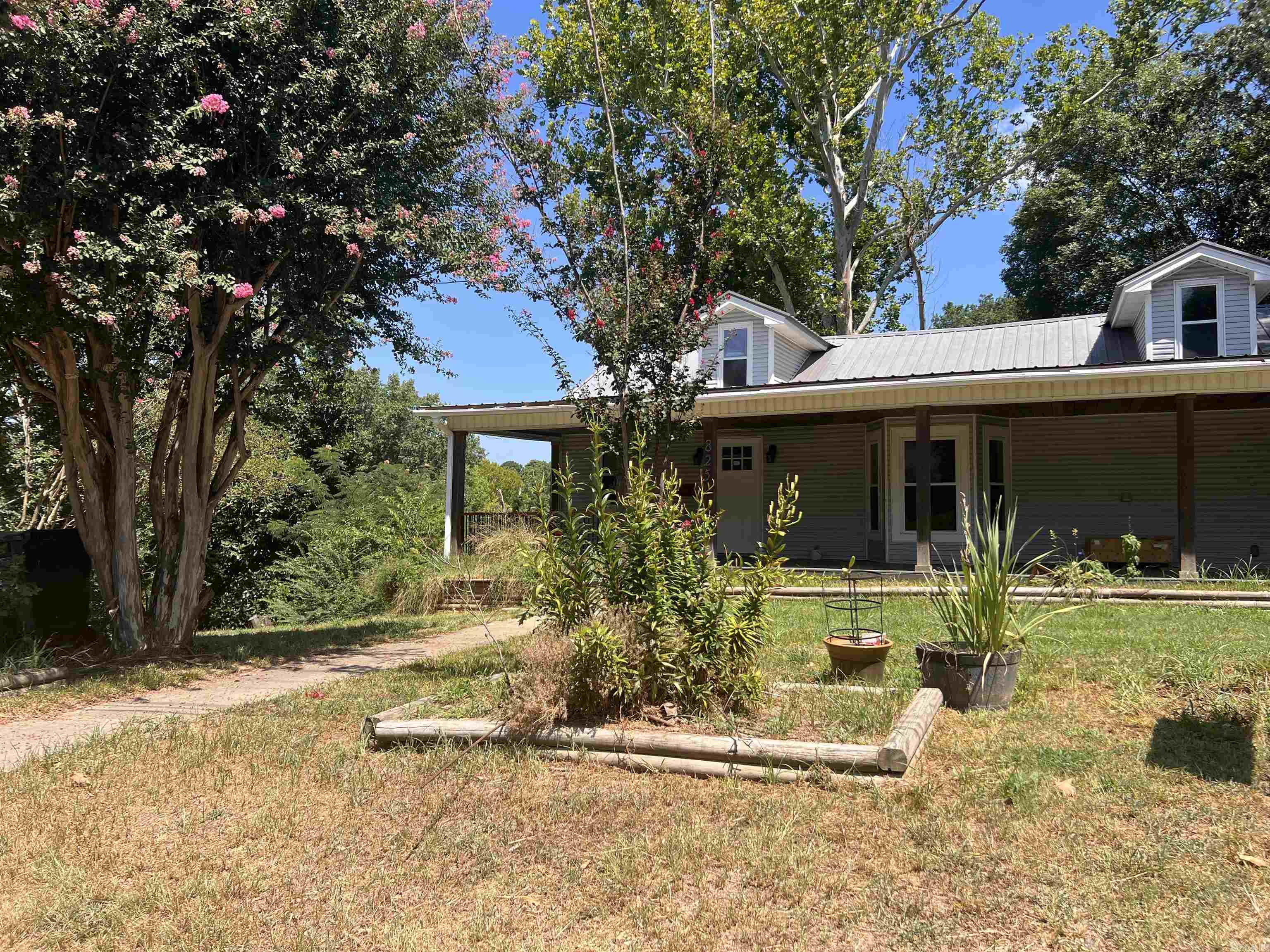 825 Evans Drive Property Photo 3