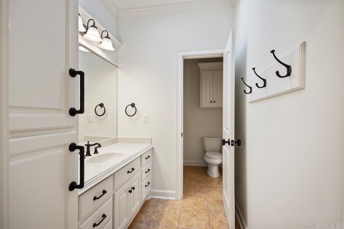 30 Menden Lane Property Photo 32