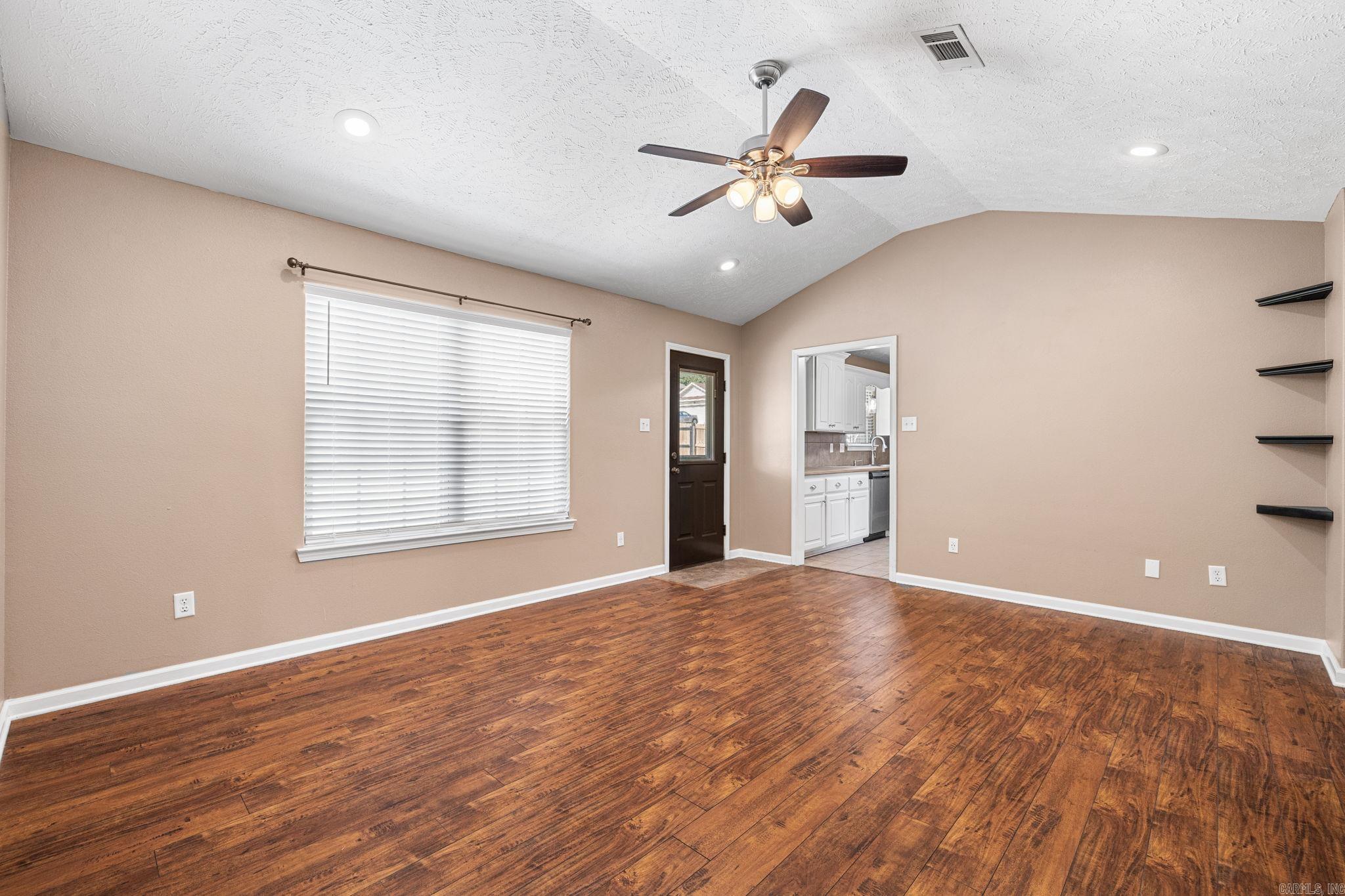 305 Weathering Lane Property Photo 7