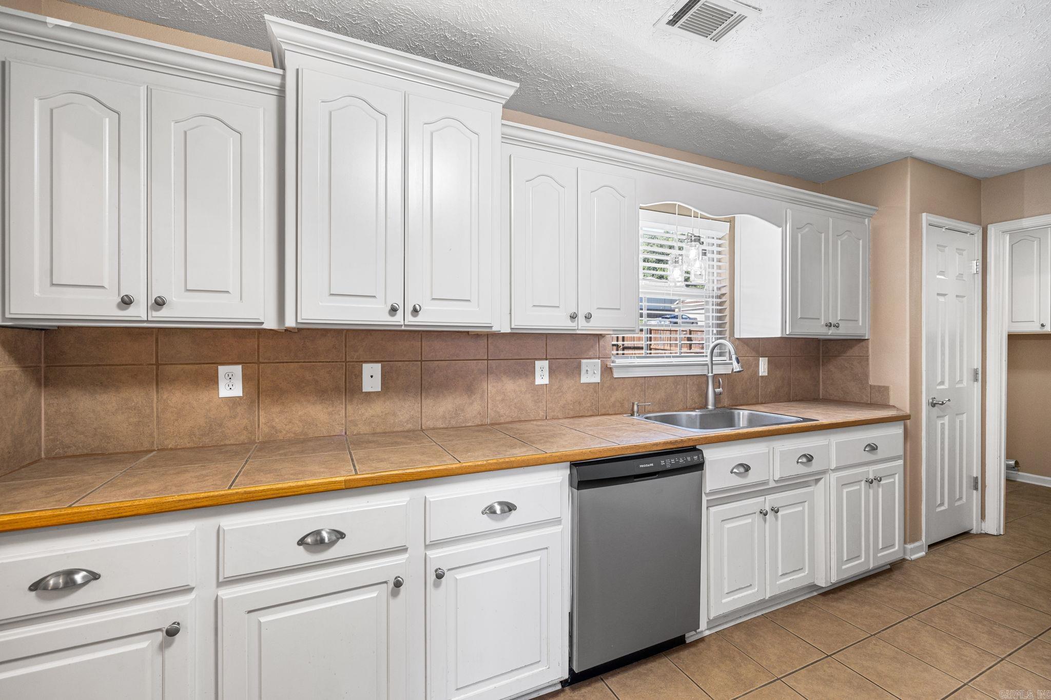 305 Weathering Lane Property Photo 8