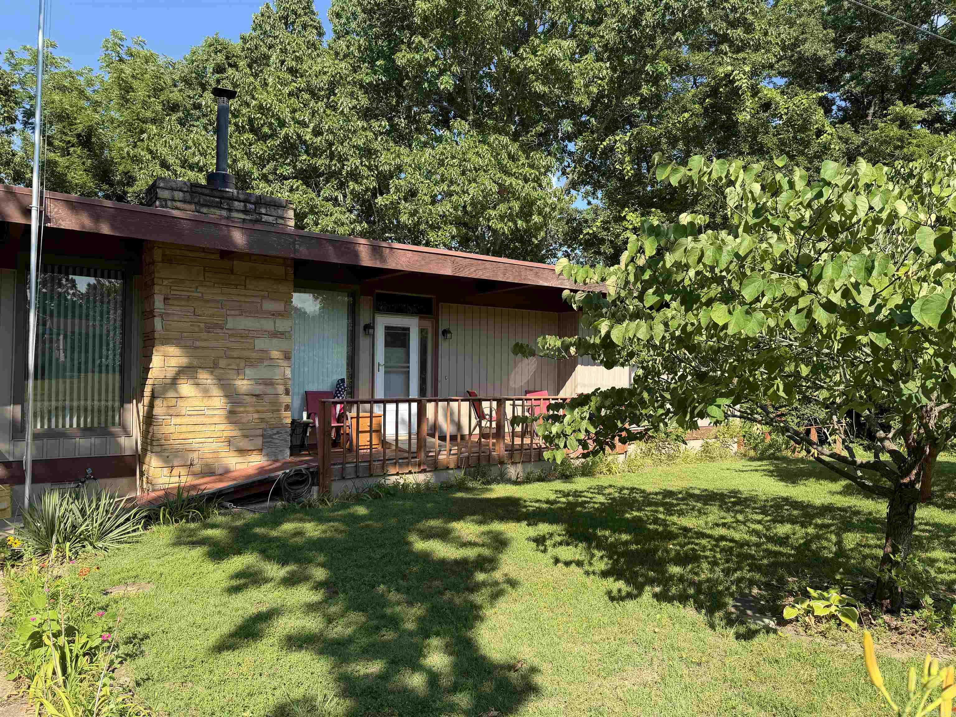325 Wayne Drive Property Photo 1