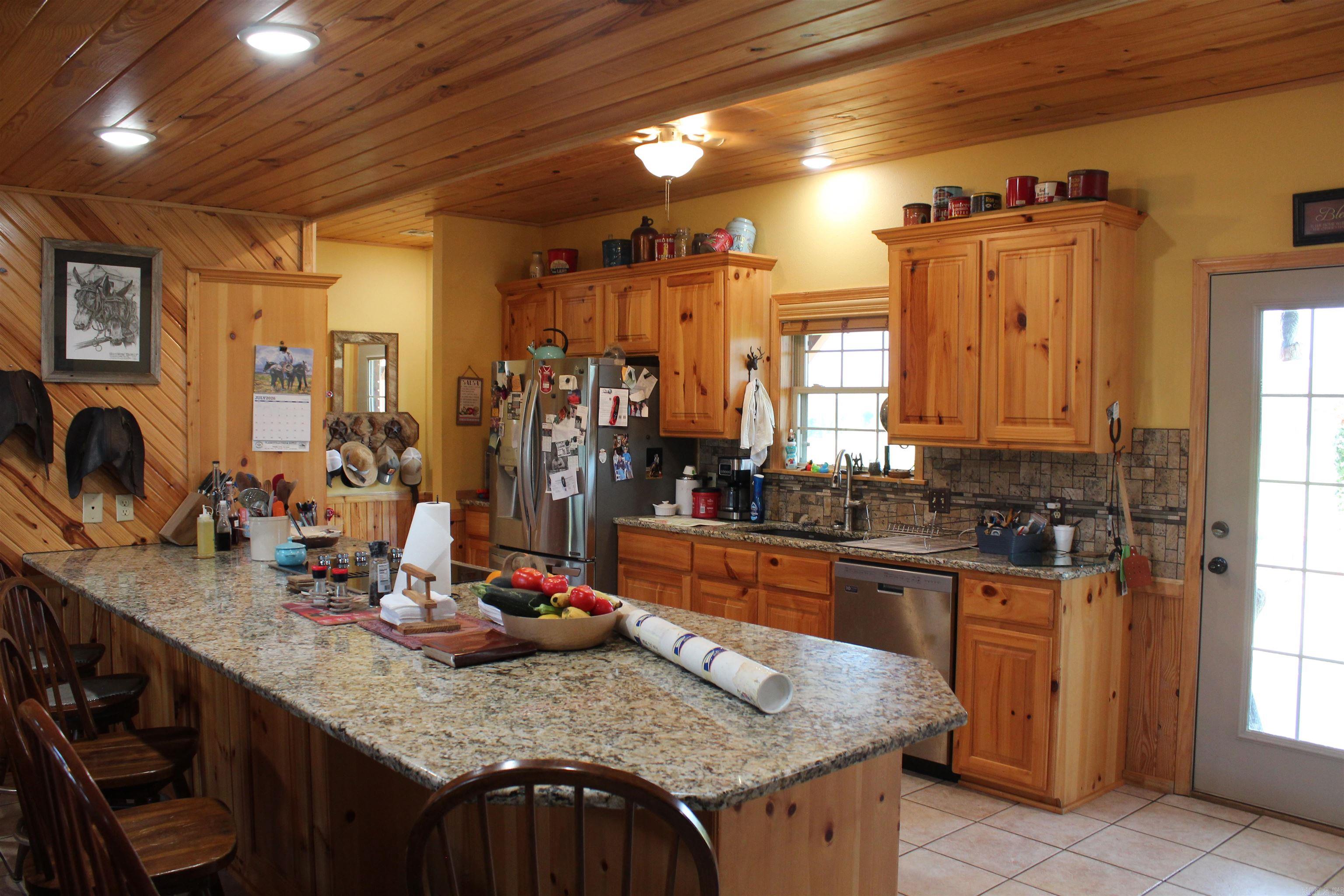 2210 Weiterer Property Photo 38