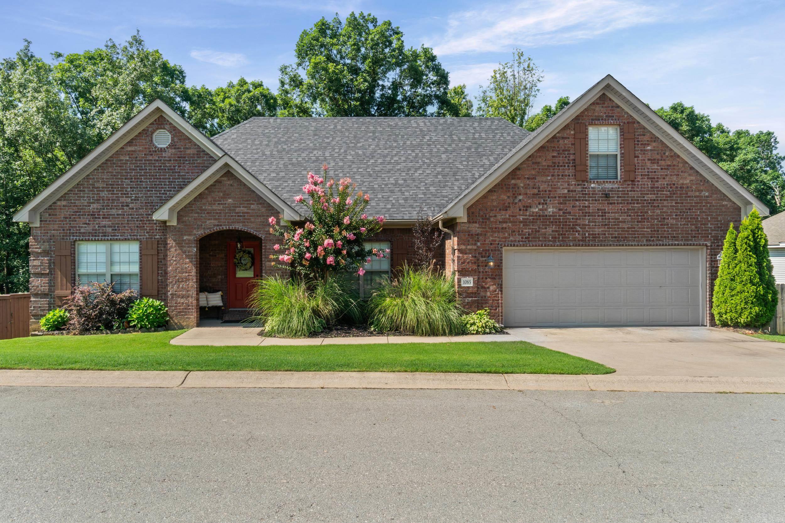 1085 Mountain Side Cove Property Photo 2