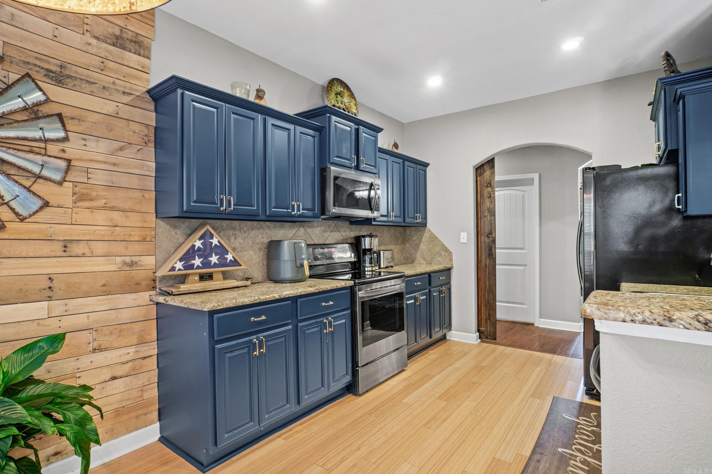 1085 Mountain Side Cove Property Photo 8