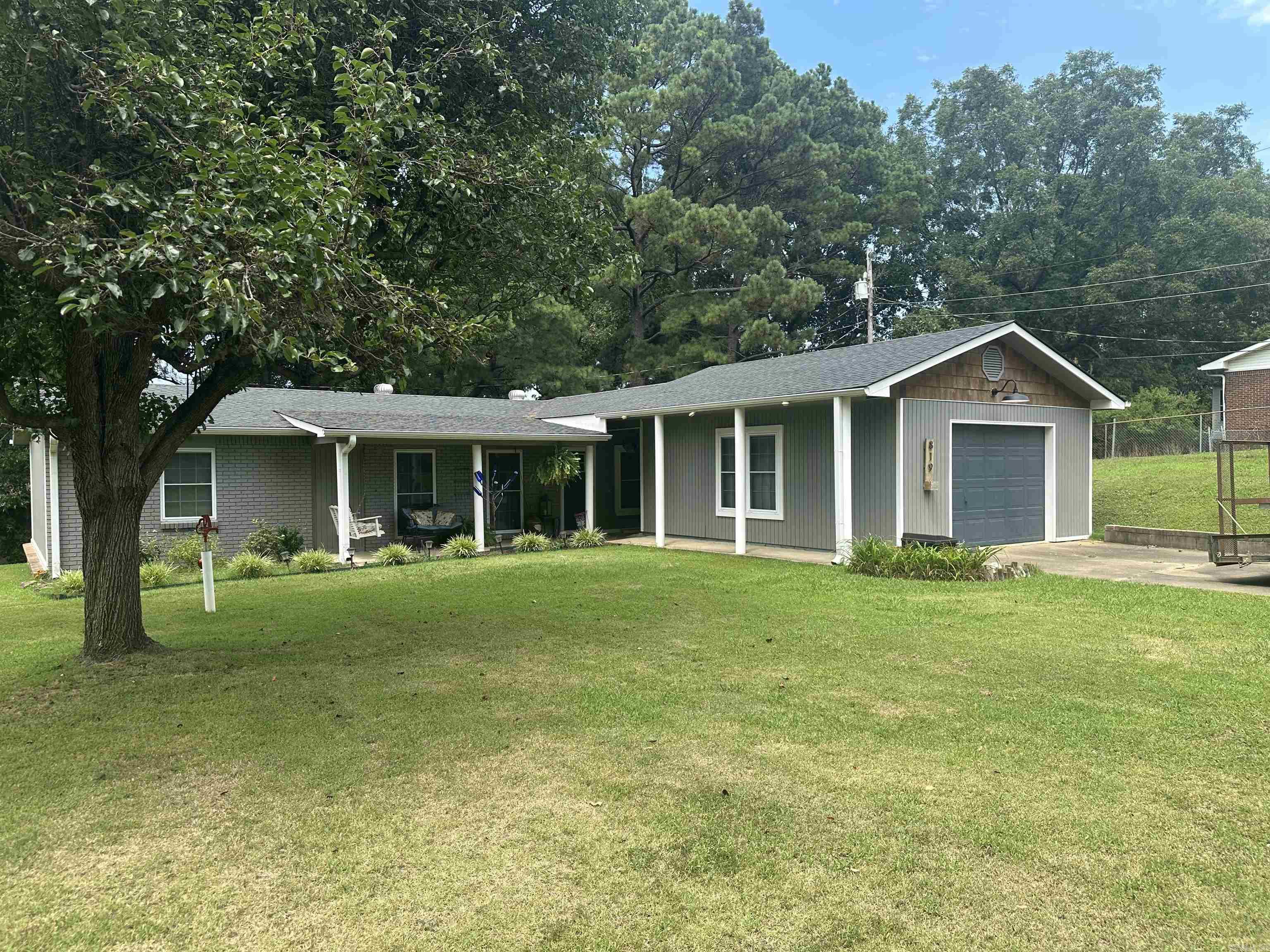 819 E Unity Road Property Photo 2