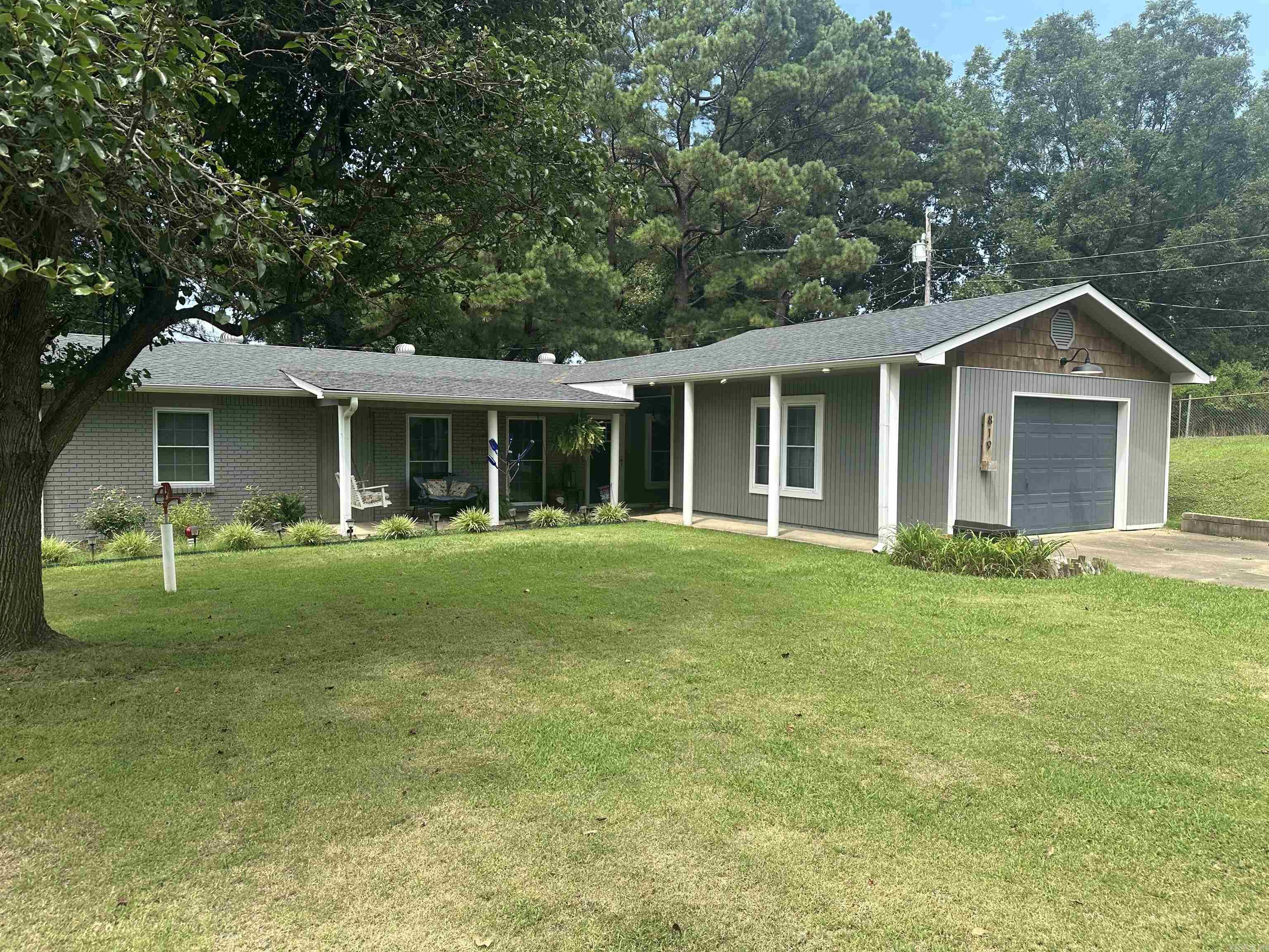 819 E Unity Road Property Photo 7