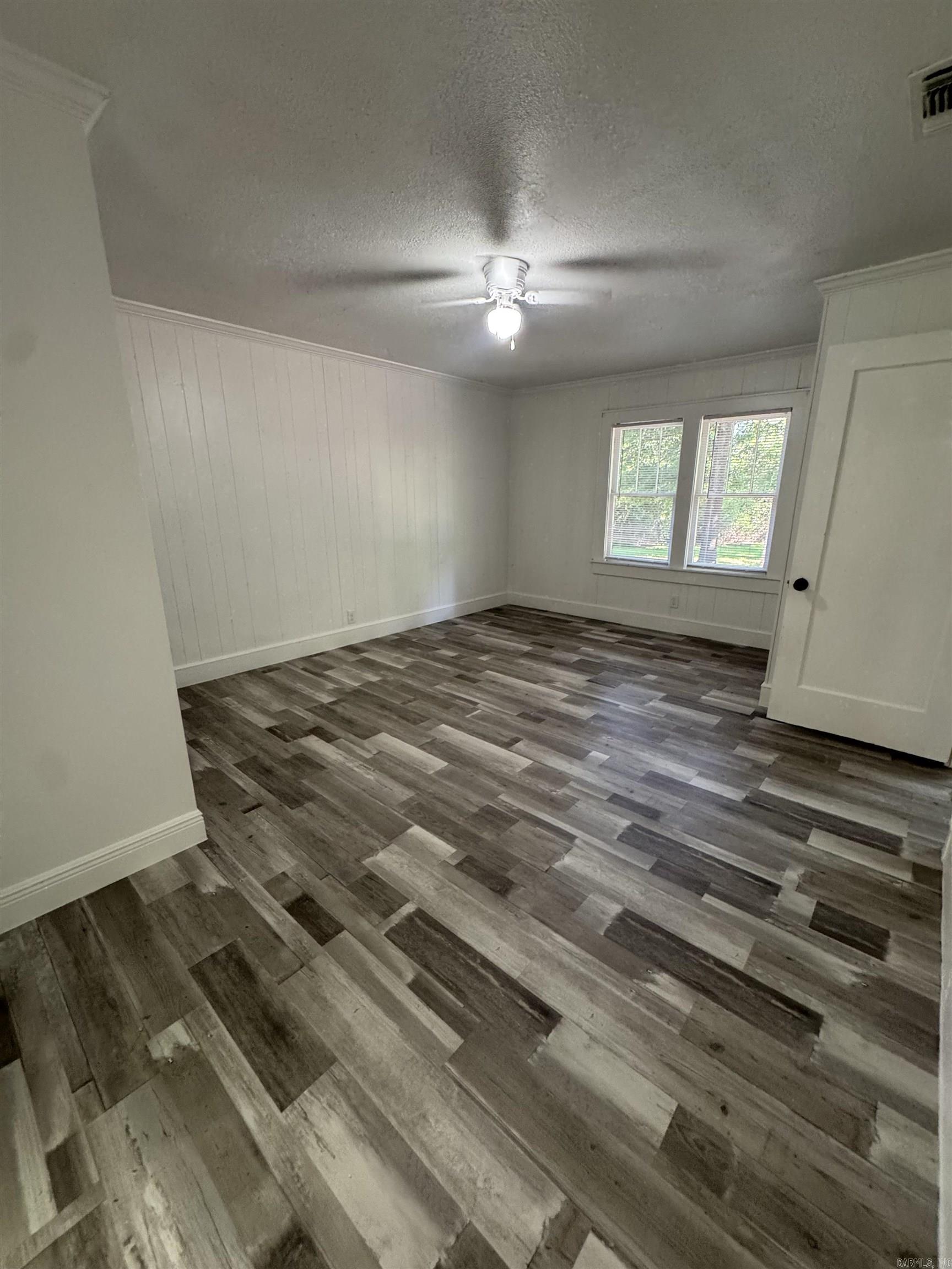 503 E Roselawn Street Property Photo 4
