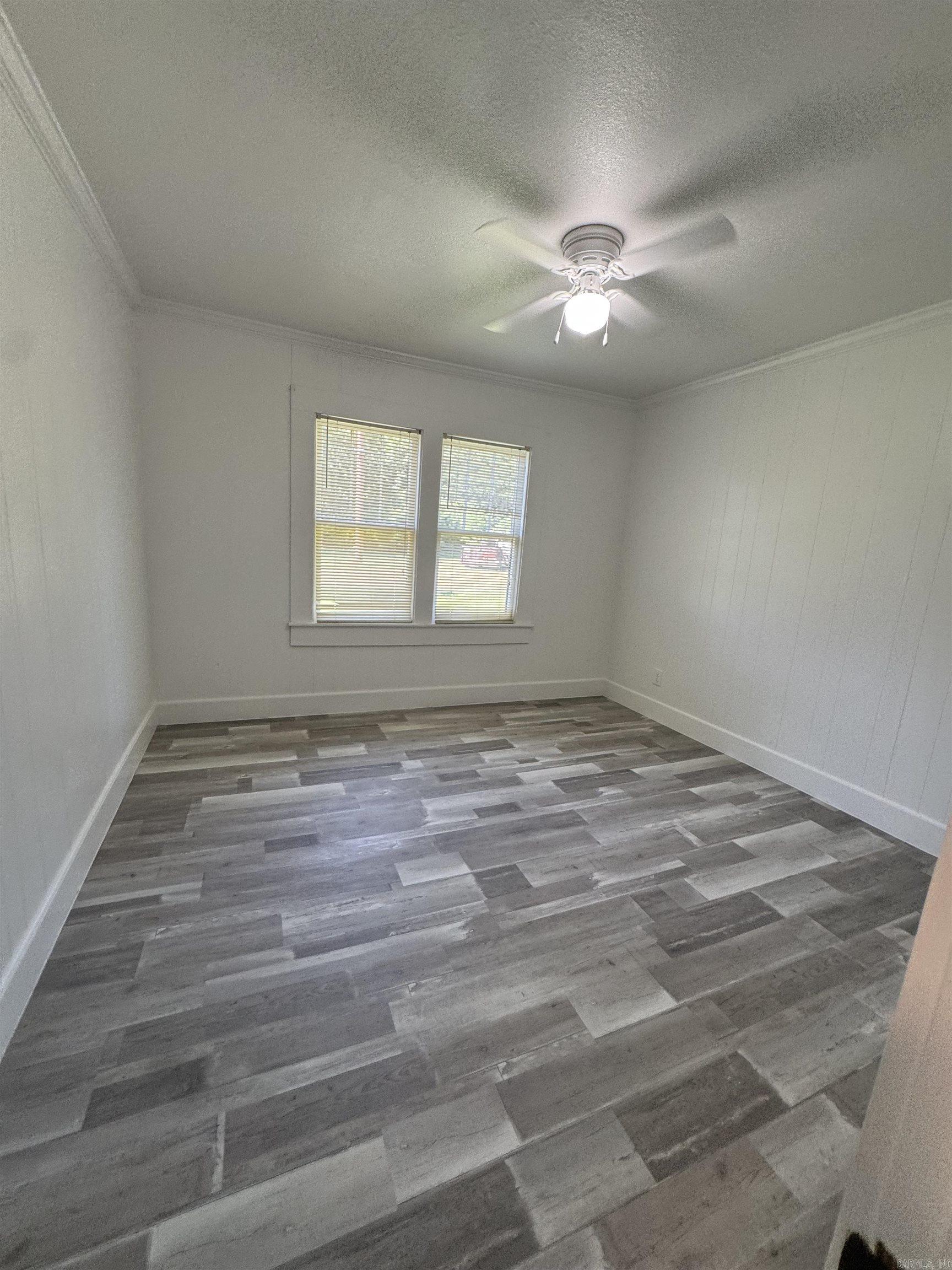 503 E Roselawn Street Property Photo 6