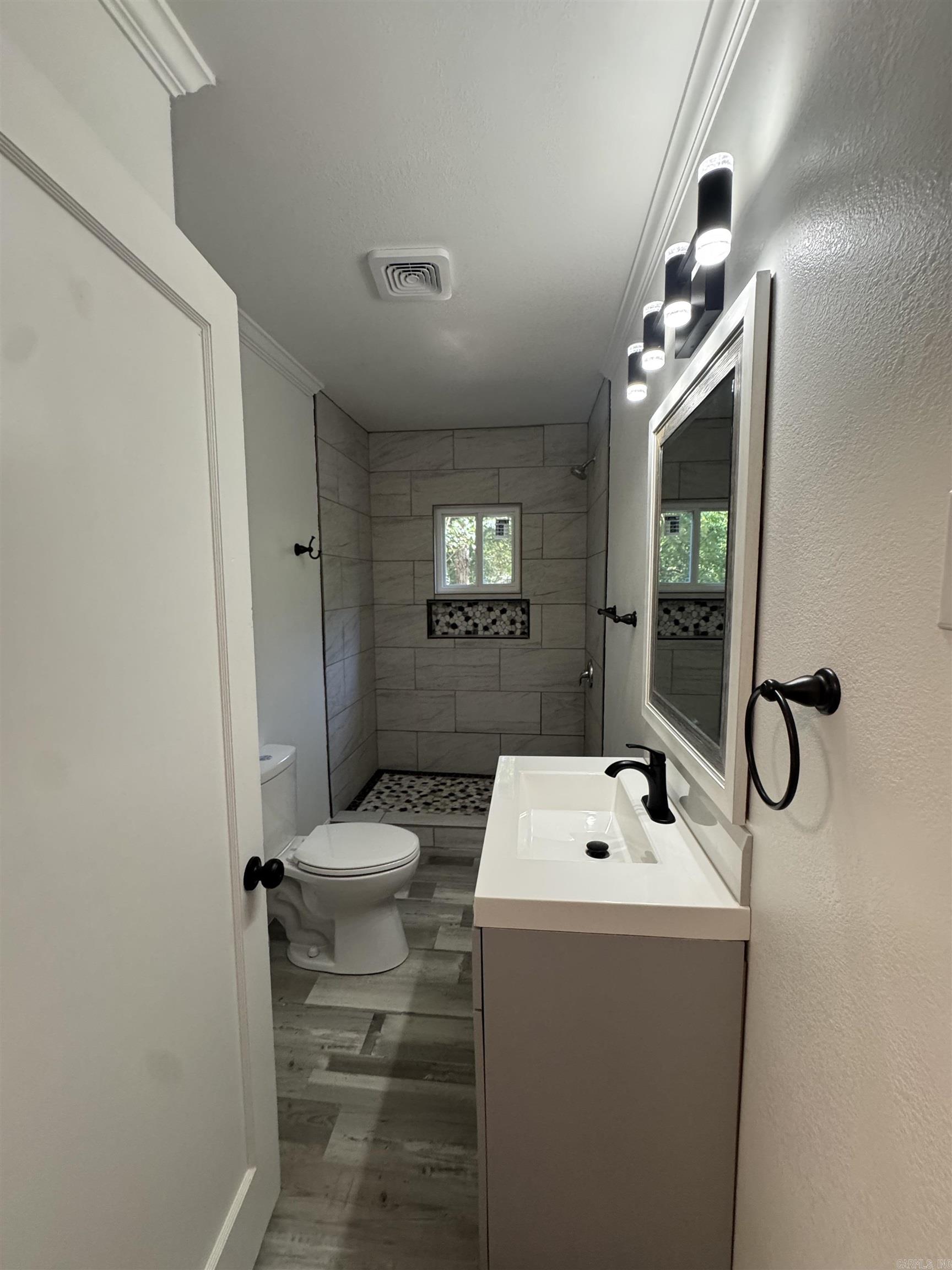 503 E Roselawn Street Property Photo 7