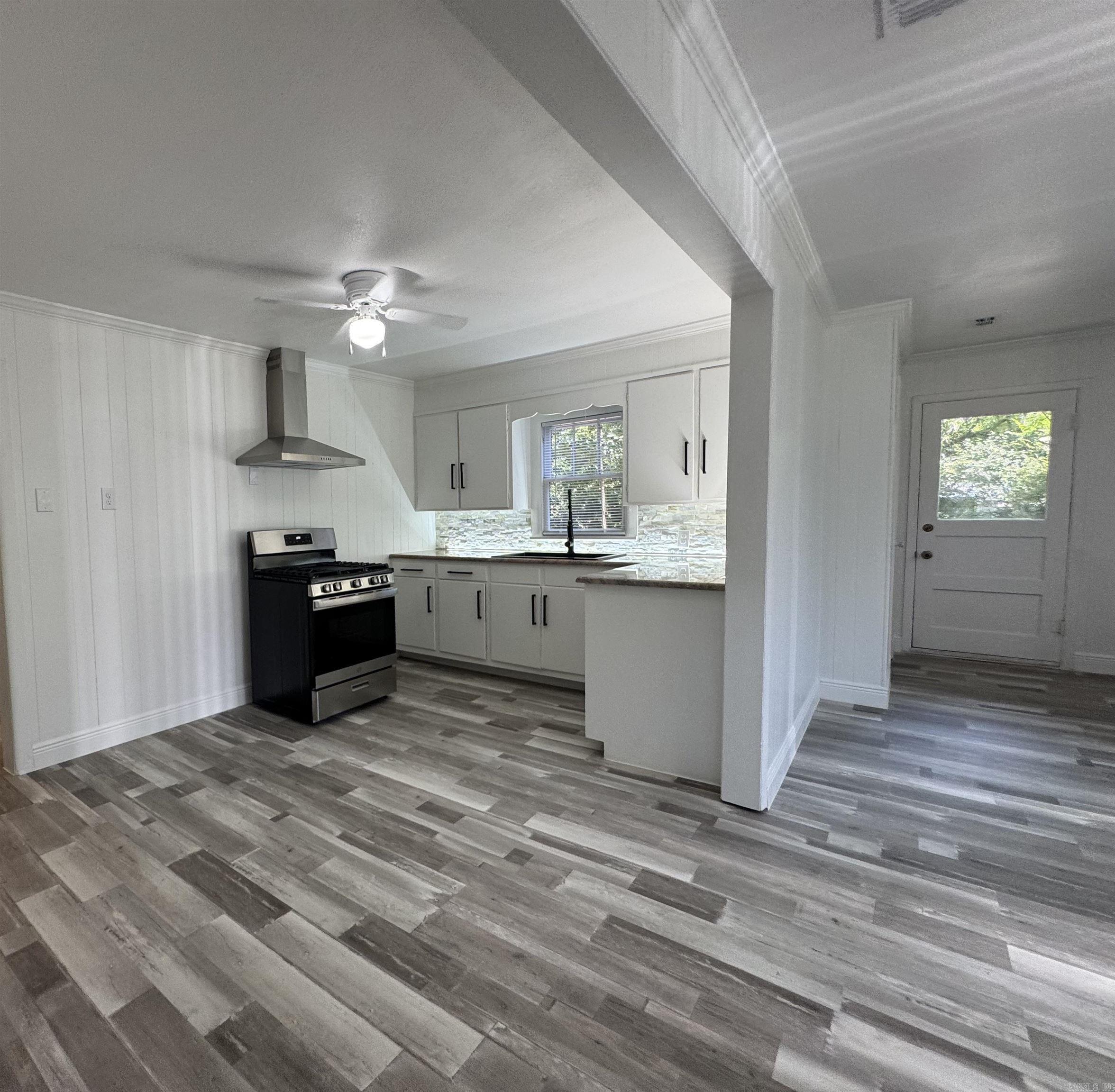 503 E Roselawn Street Property Photo 8