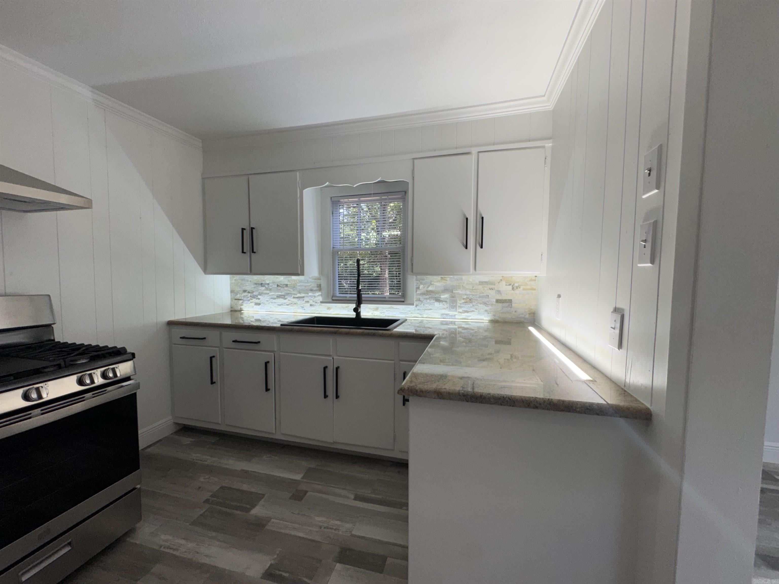 503 E Roselawn Street Property Photo 9
