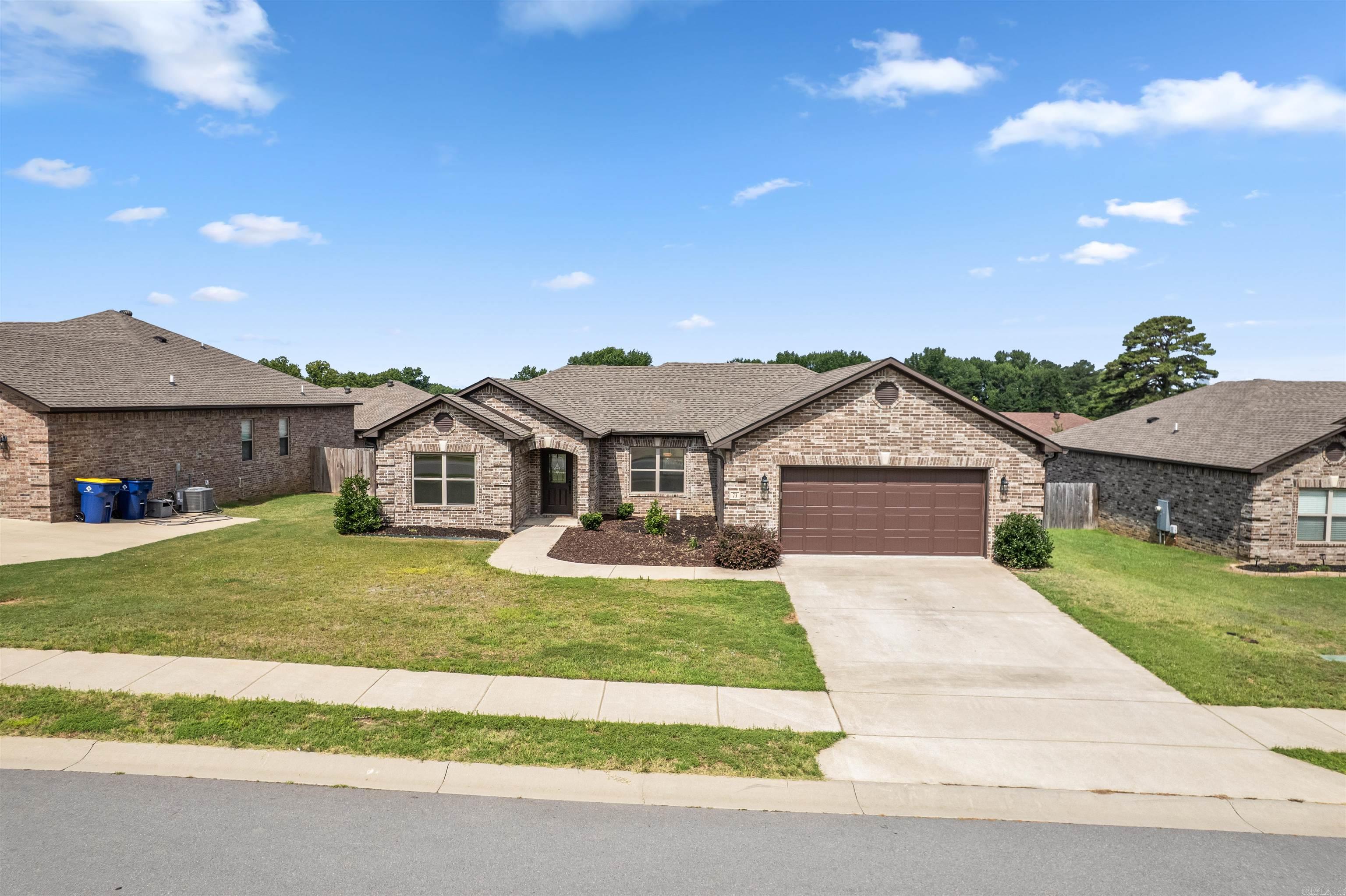 73 Cimarron Circle Property Photo 1