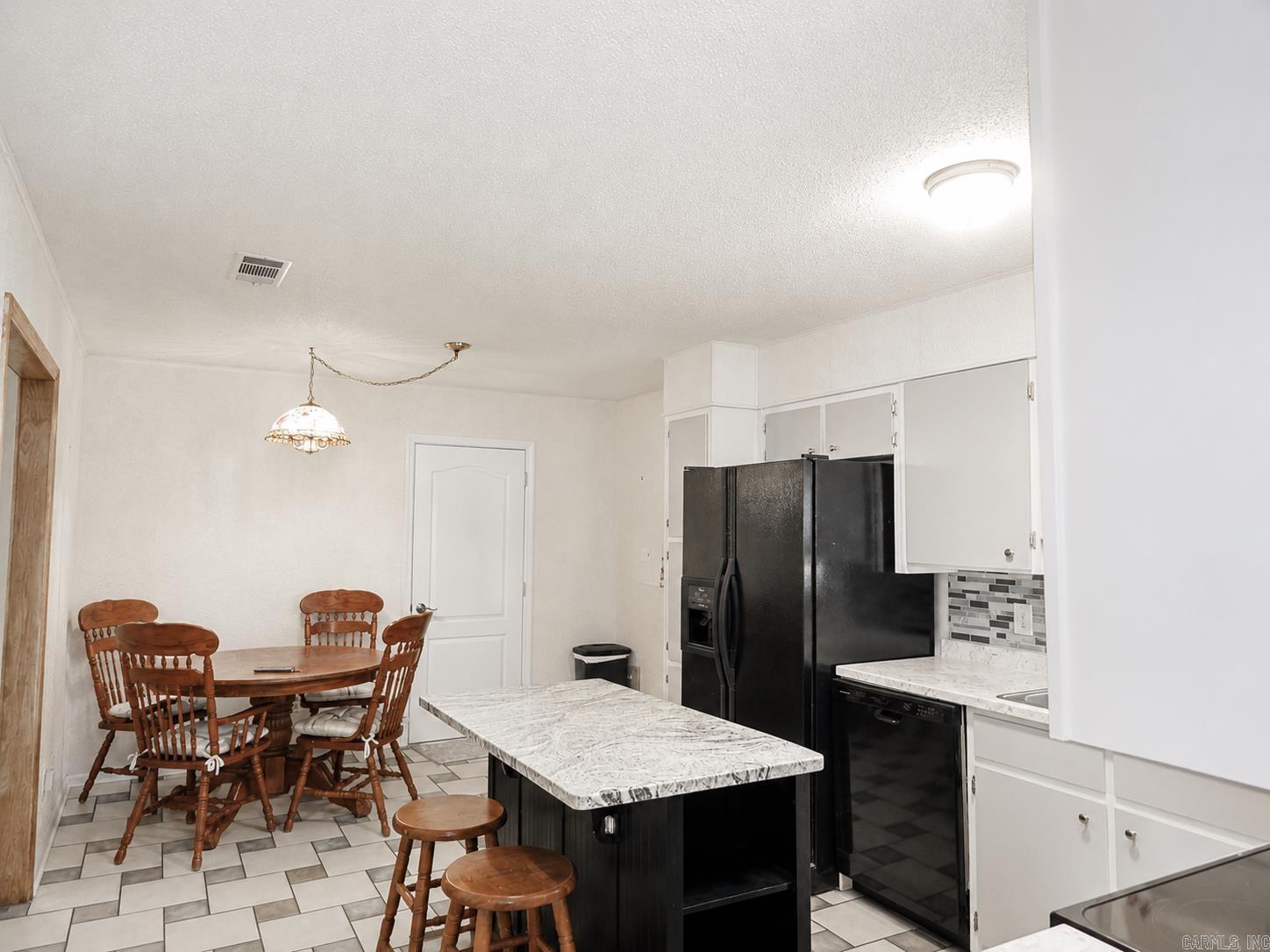 1607 N Broadway Street Property Photo 8