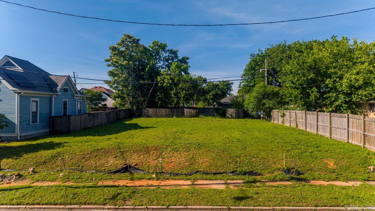 507 E 15th Street Property Photo 2
