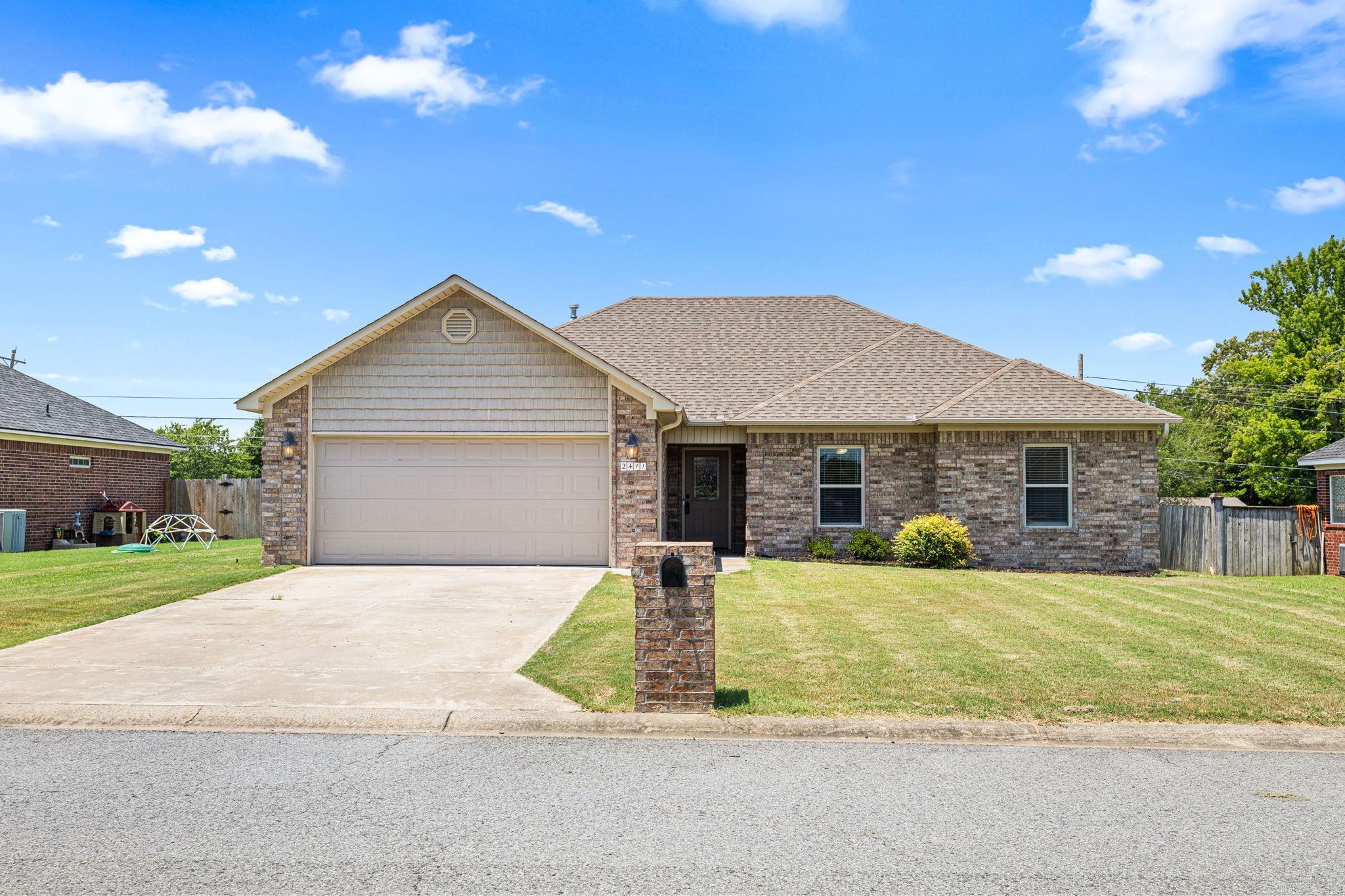 2411 Lancashire Lane Property Photo 1