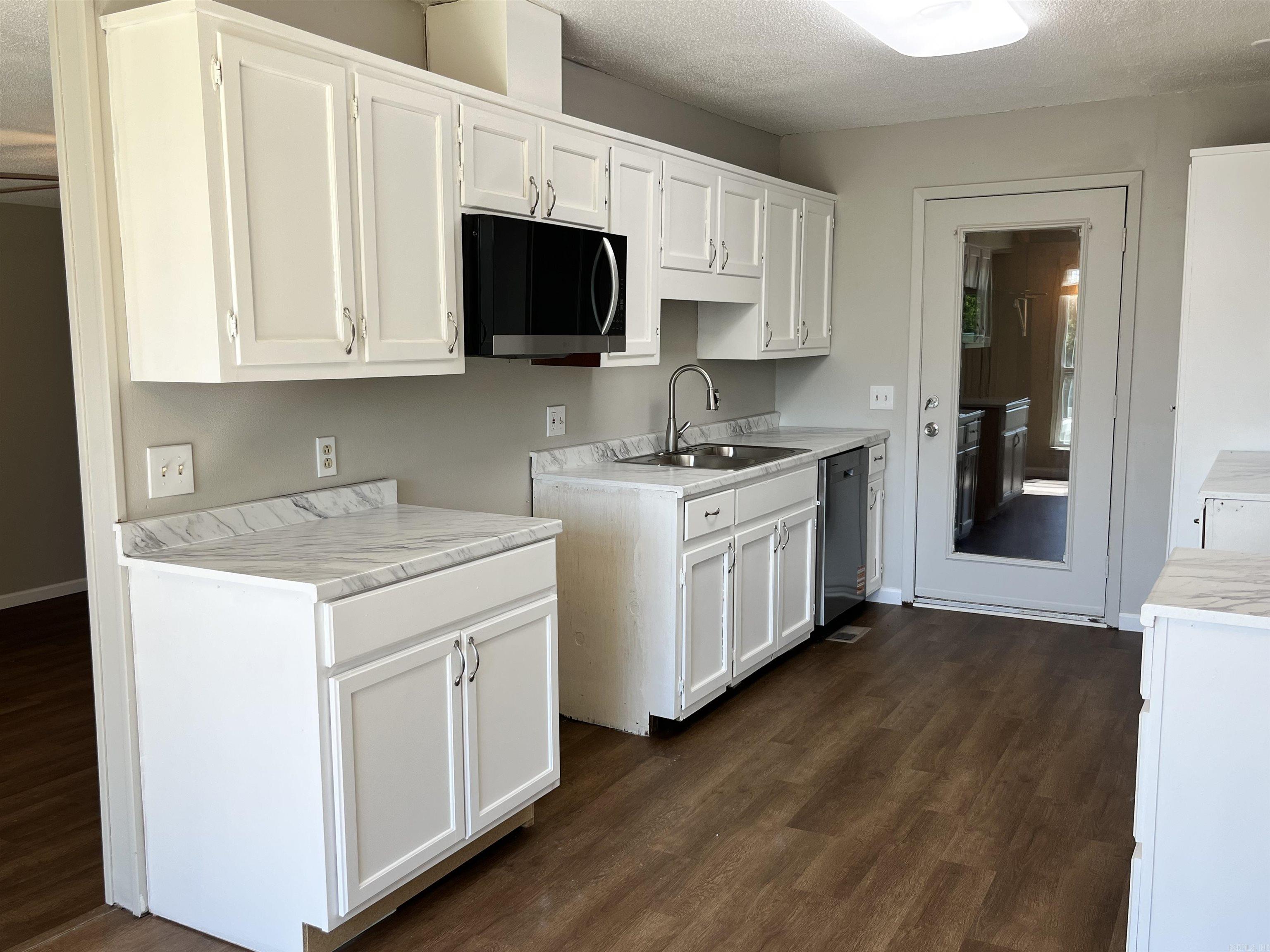 345 Hawkins Street Property Photo 8