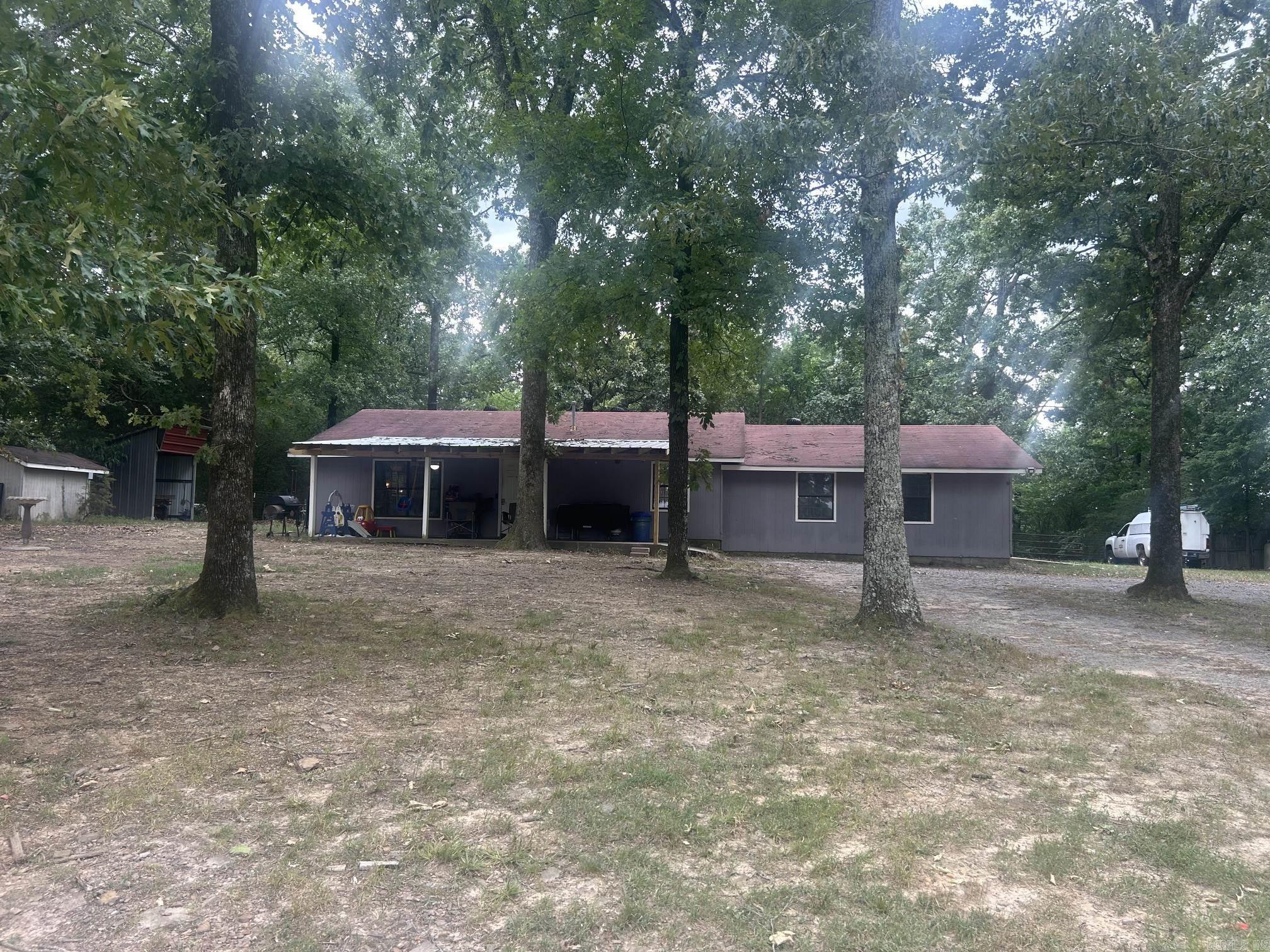 672 Highway 225 E Property Photo 1