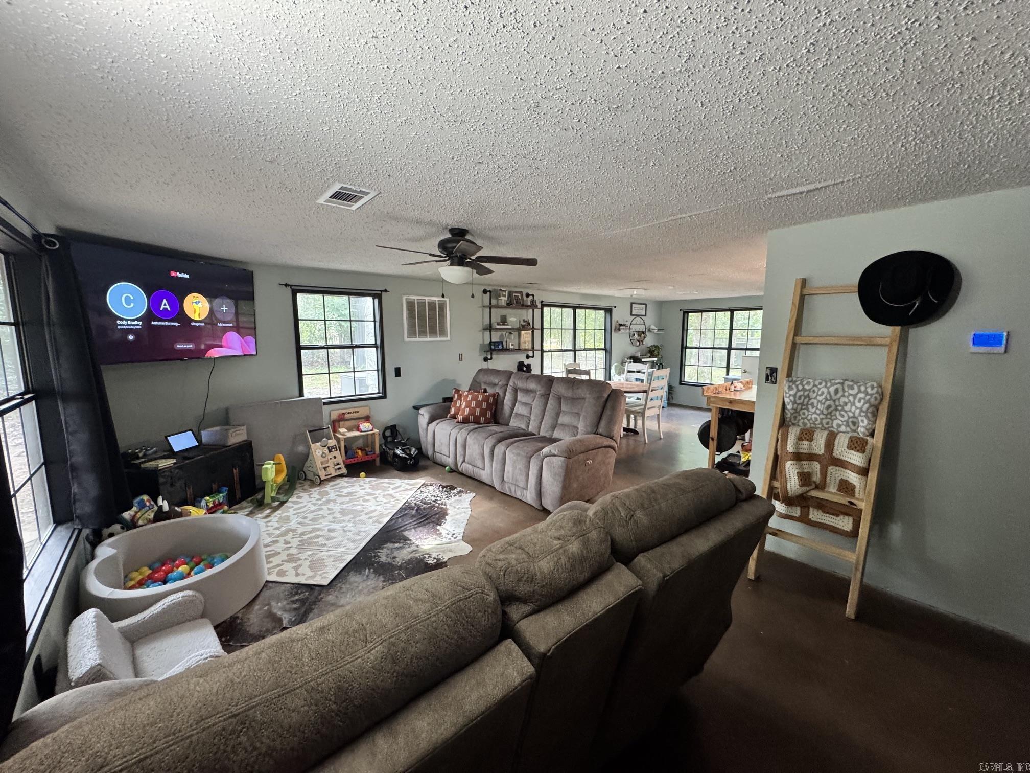672 Highway 225 E Property Photo 4