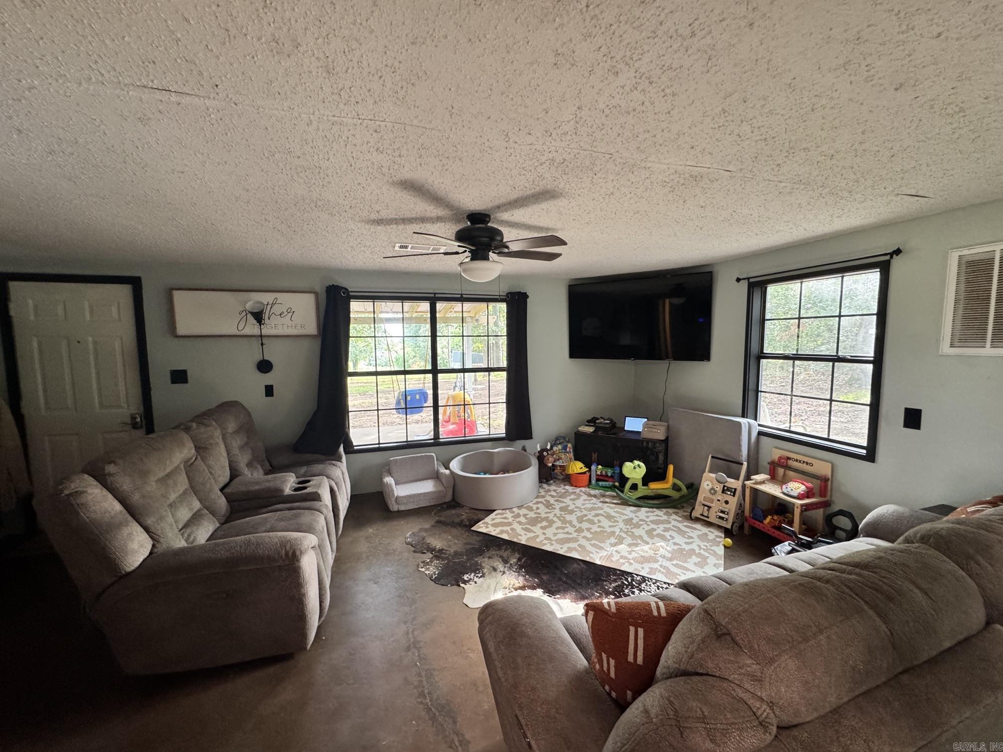 672 Highway 225 E Property Photo 5