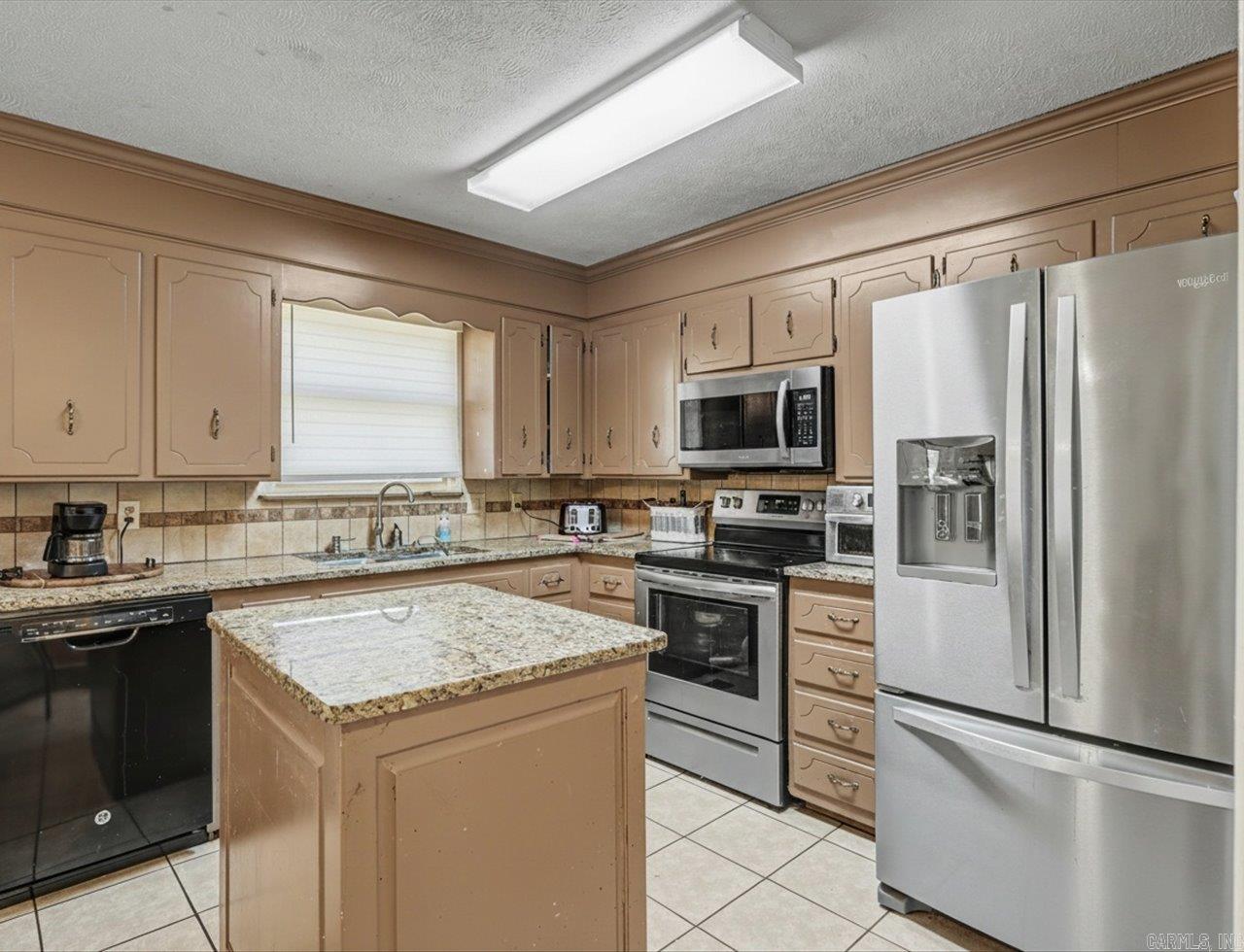 105 Kingsbrook Street Property Photo 13