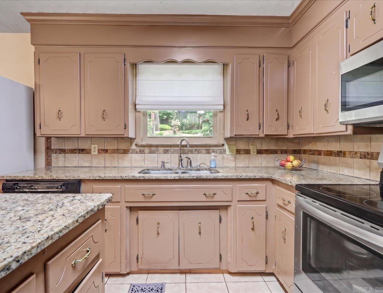 105 Kingsbrook Street Property Photo 14