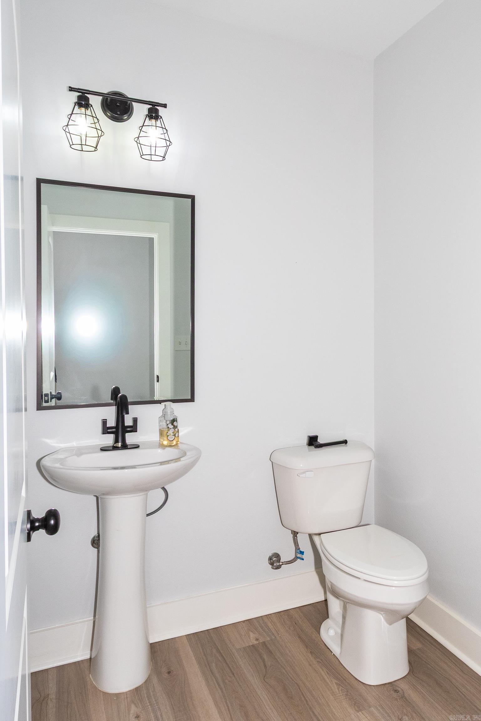5607 Hummingbird Lane Property Photo 6
