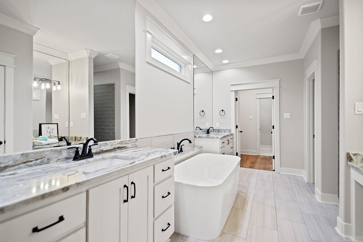 557 Valley Oak Drive Property Photo 26