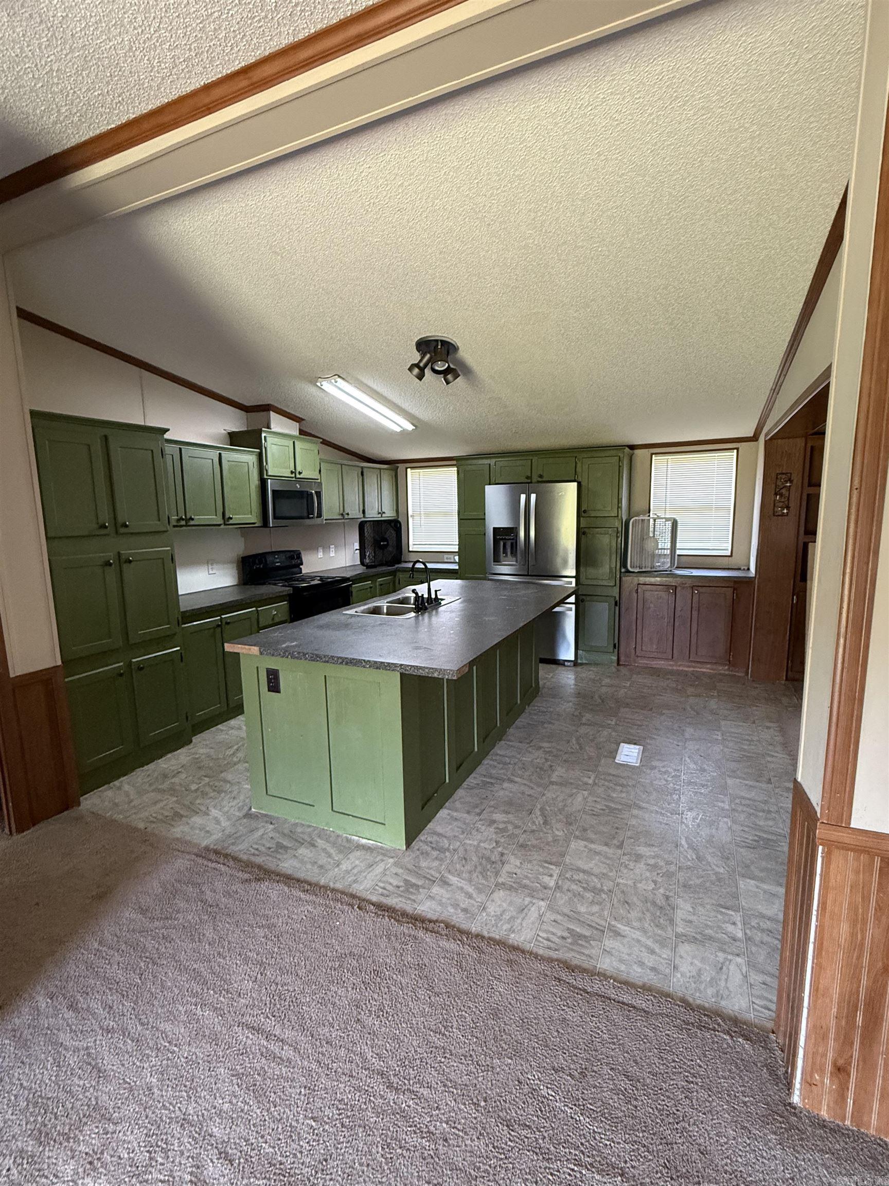 955 Nctr Rd. Property Photo 2