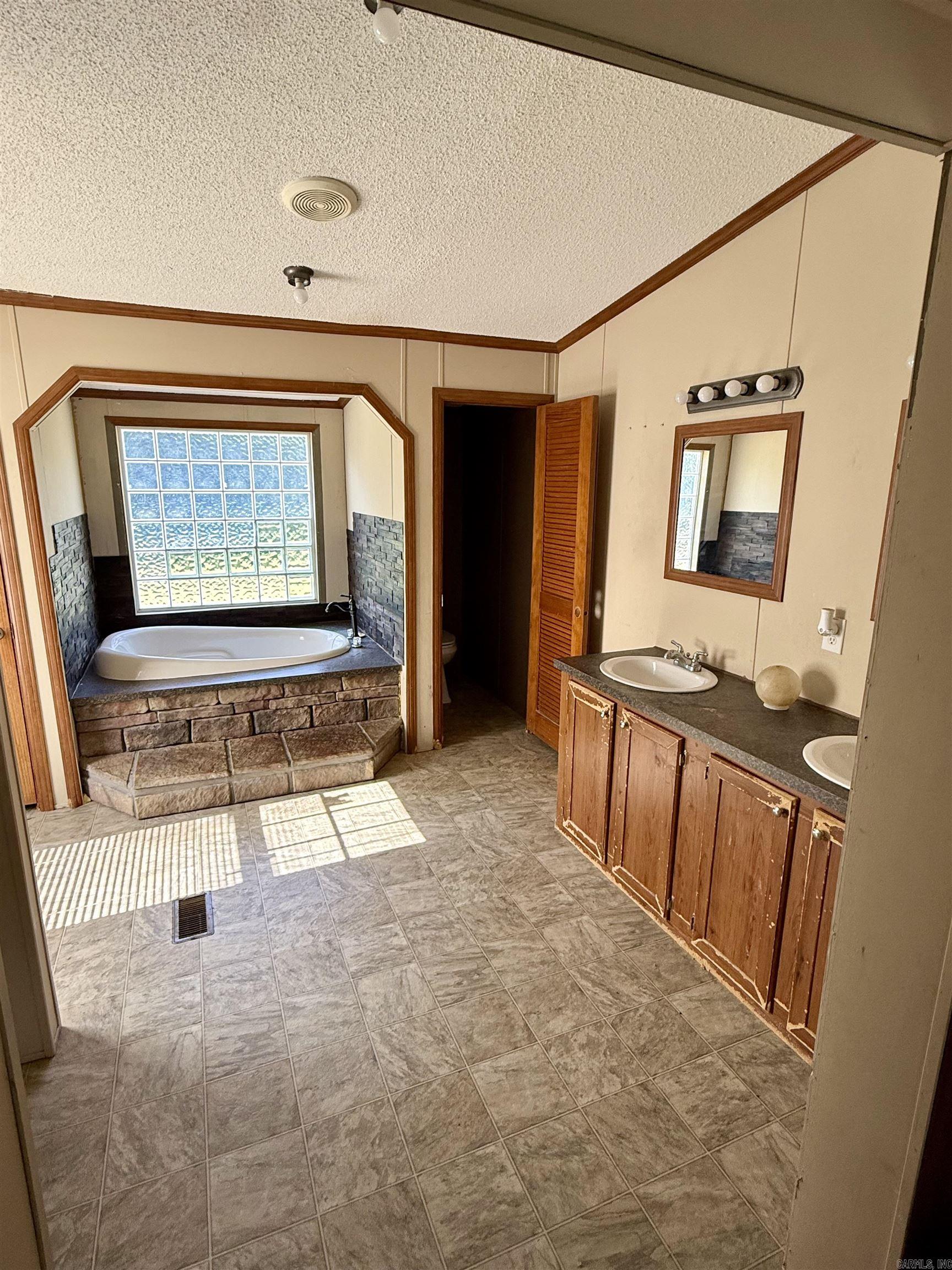 955 Nctr Rd. Property Photo 5